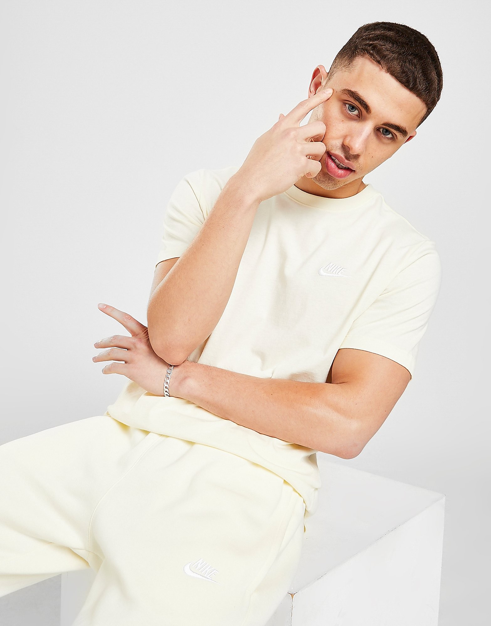 

Nike Club T-Shirt - Cream - Mens, Cream