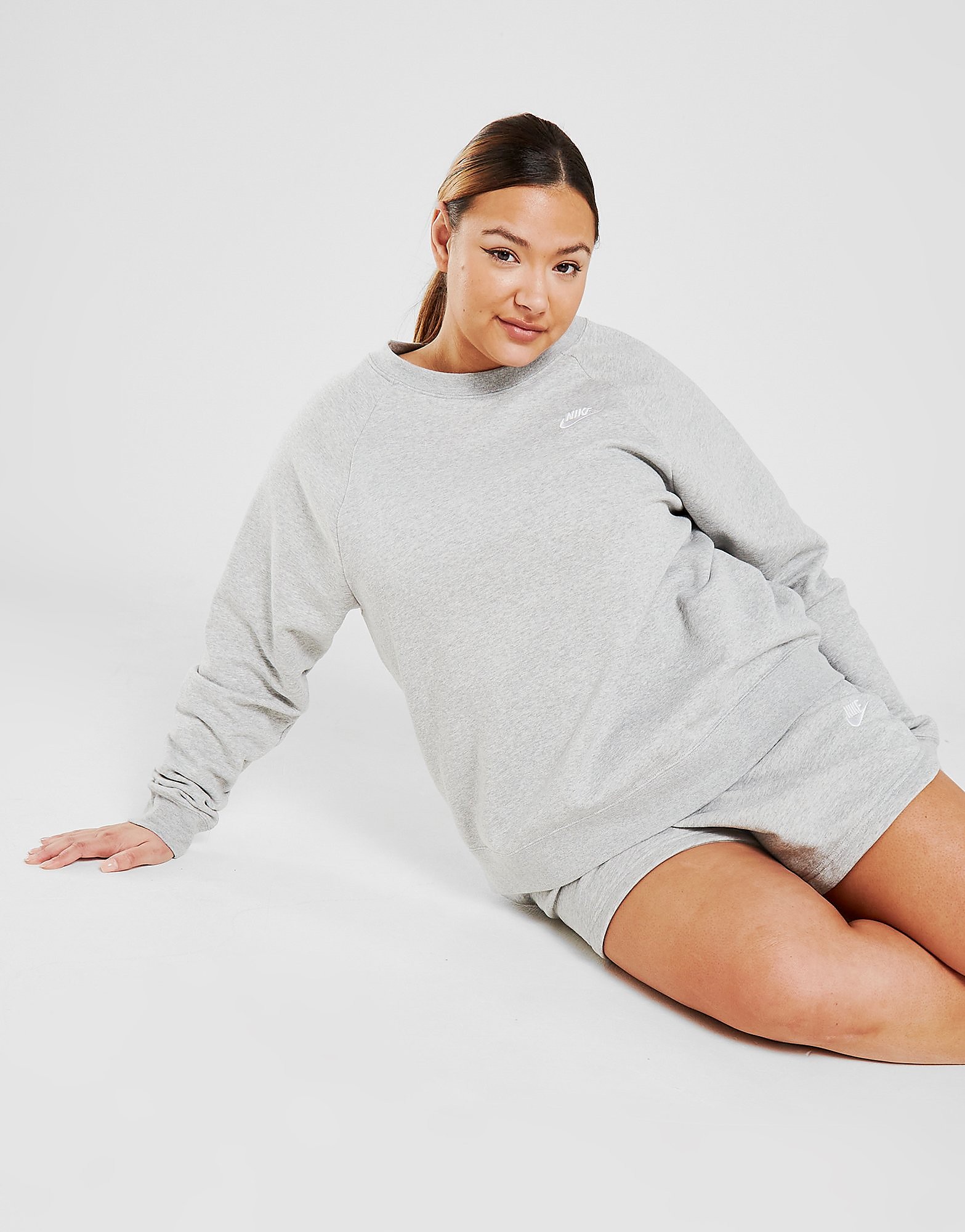 

Nike Essential Plus Size Fleece Shorts - Dark Grey/White - Womens, Dark Grey/White