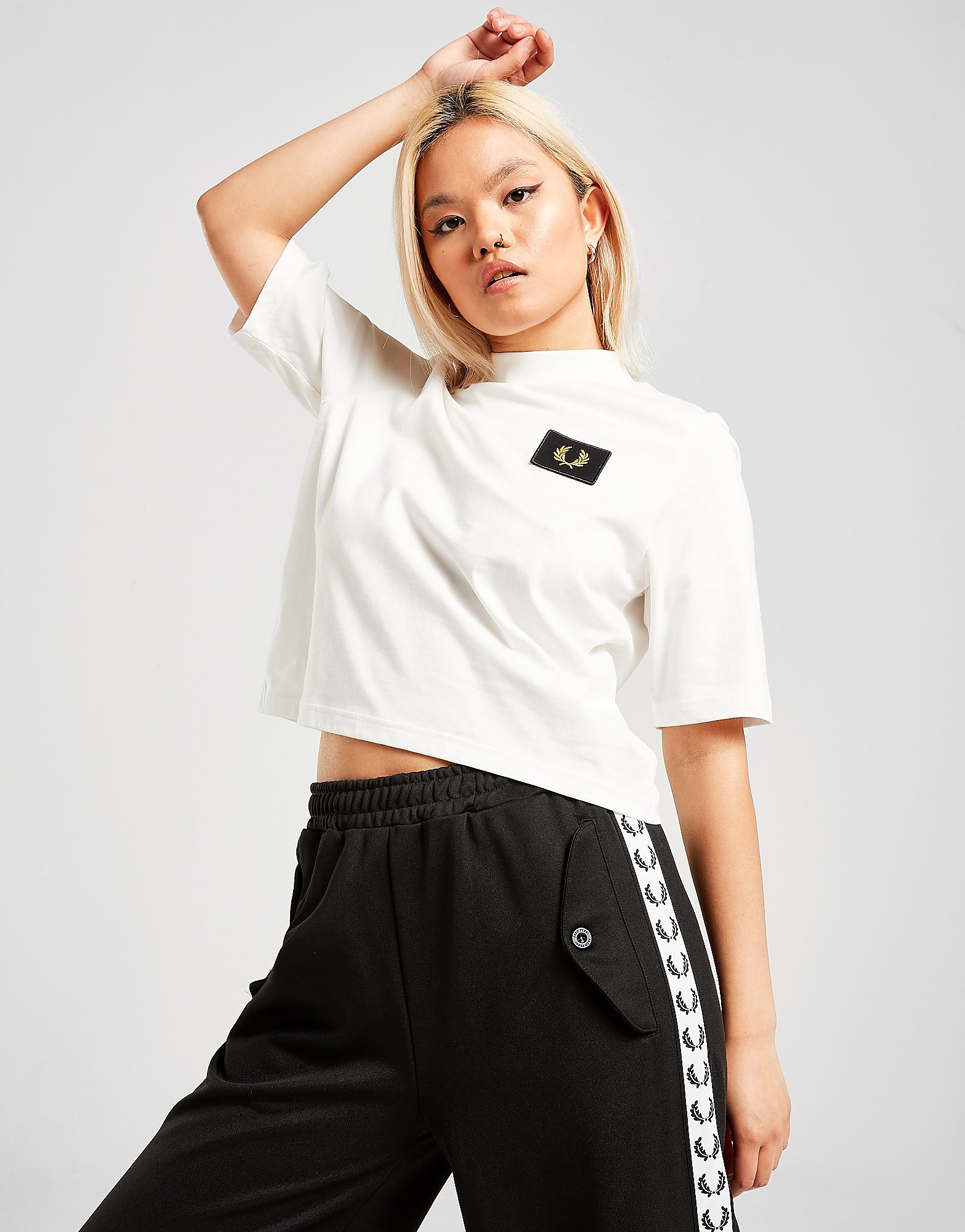 

Fred Perry Badge Logo Crop T-Shirt - White - Womens, White