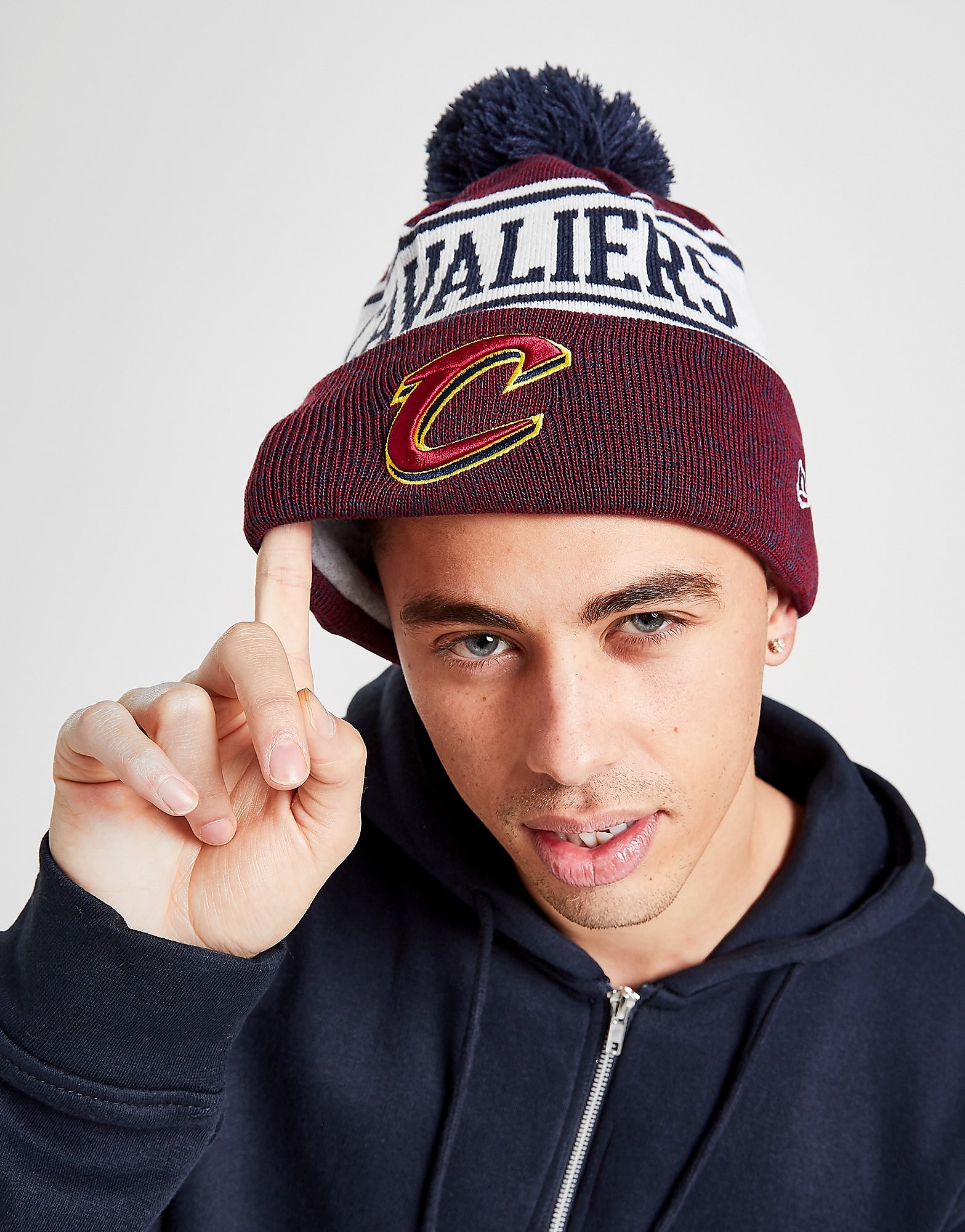 

New Era NBA Cleveland Cavaliers Pom Beanie Hat - Only at JD - Red - Womens, Red