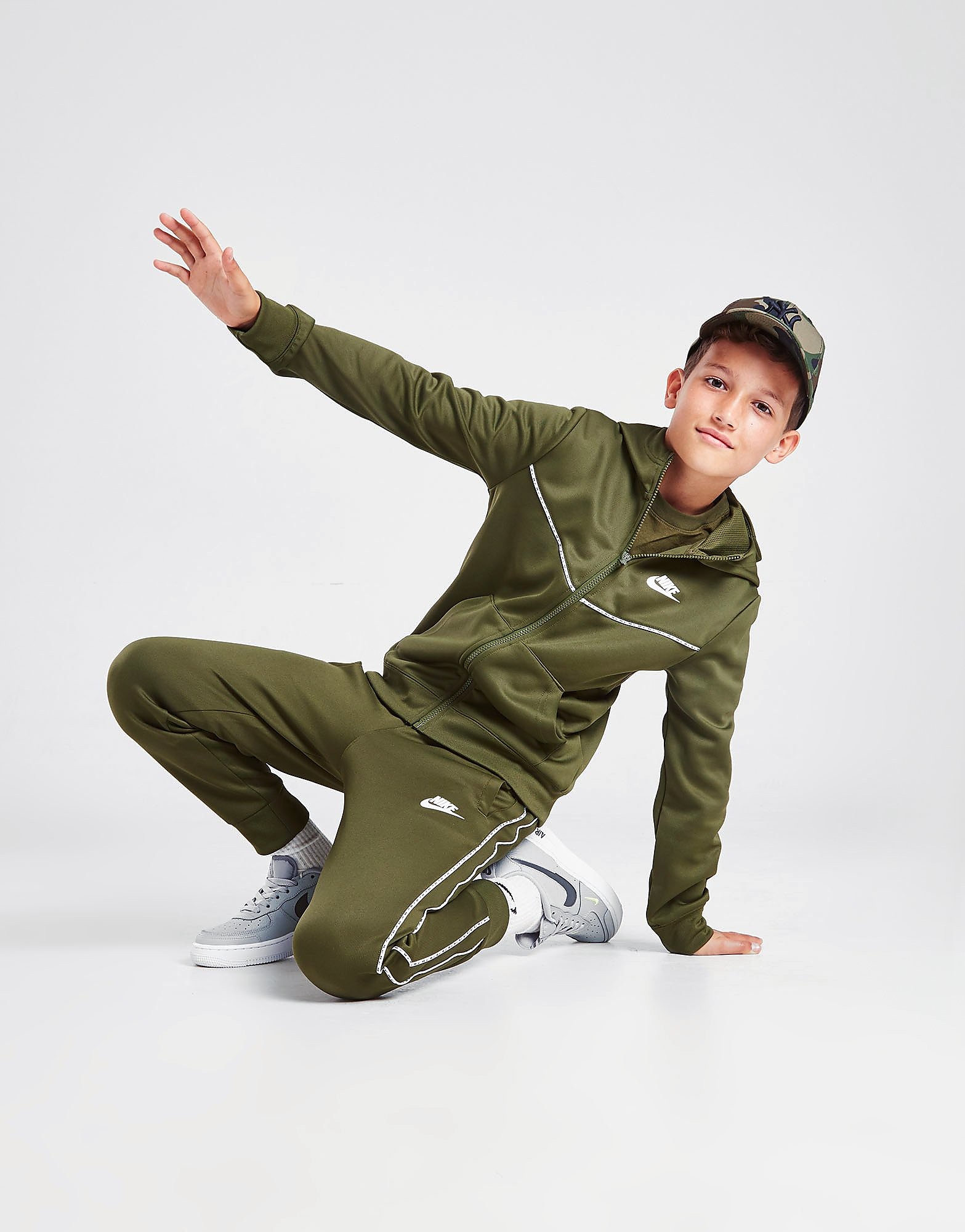 

Nike Tape Poly Track Pants Junior - Rough Green/Rough Green/White - Kids, Rough Green/Rough Green/White