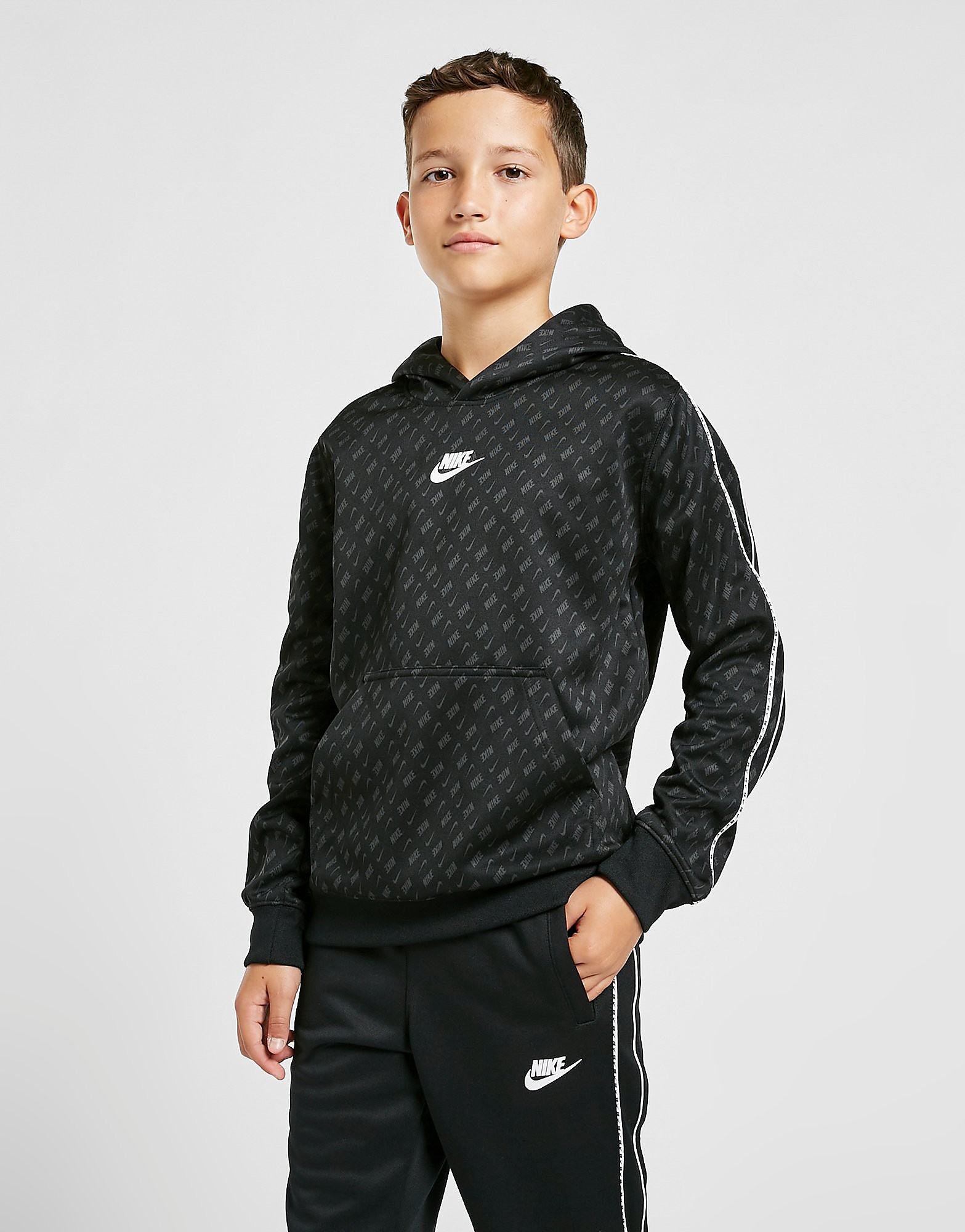 

Nike Tape Poly All Over Print Overhead Hoodie Junior - Black/Dark Smoke Grey/White - Kids, Black/Dark Smoke Grey/White