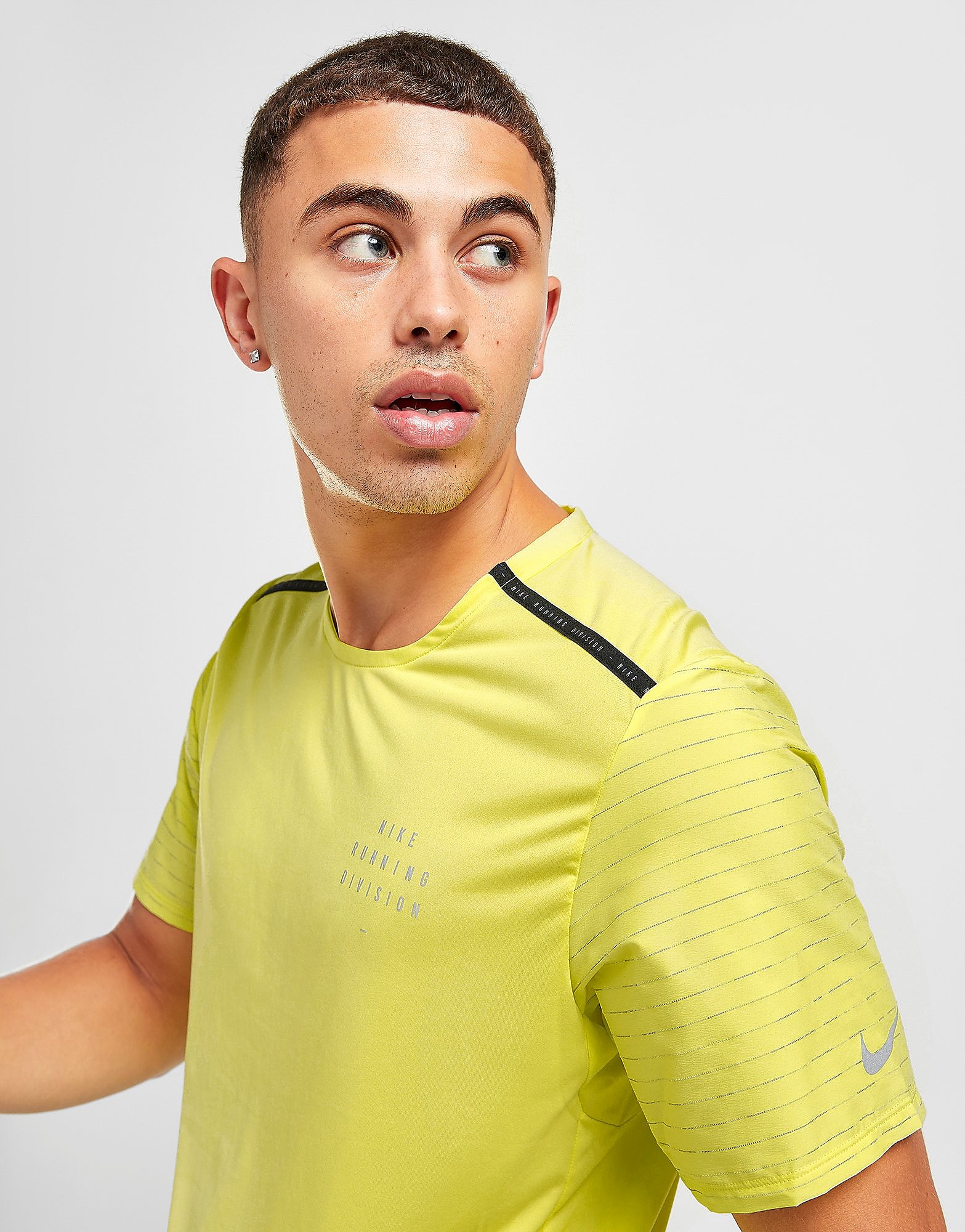 

Nike Rise 365 Run Division T-Shirt - Light Lemon Twist - Mens, Light Lemon Twist