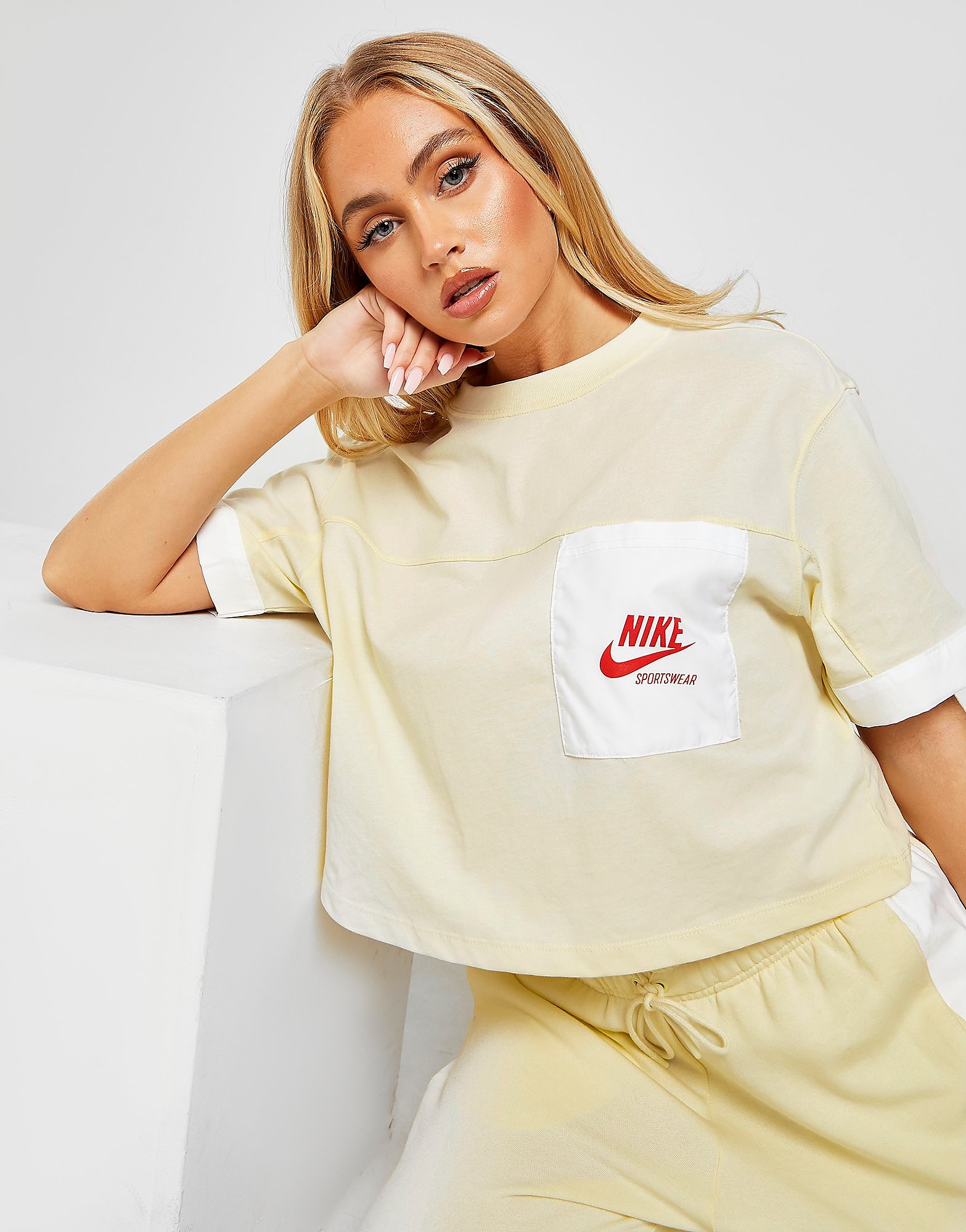 

Nike Heritage Crop T-Shirt - Cashmere/White/University Red - Womens, Cashmere/White/University Red