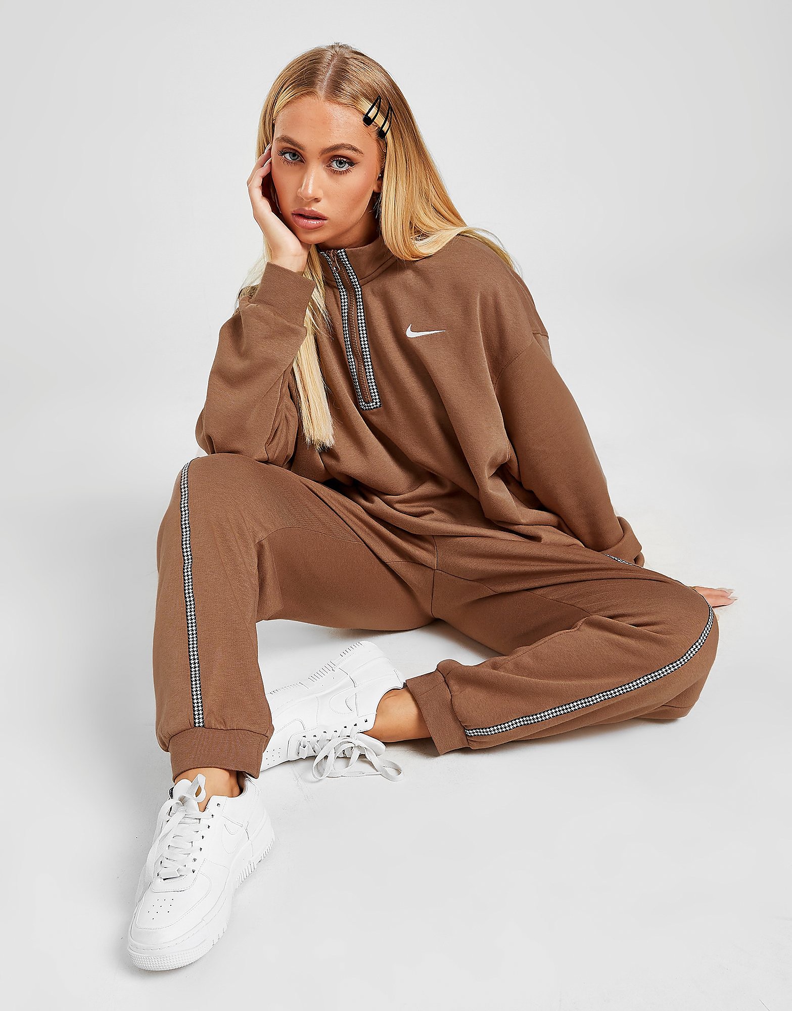 

Nike Icon Clash Fleece Joggers - Archaeo Brown/White - Womens, Archaeo Brown/White