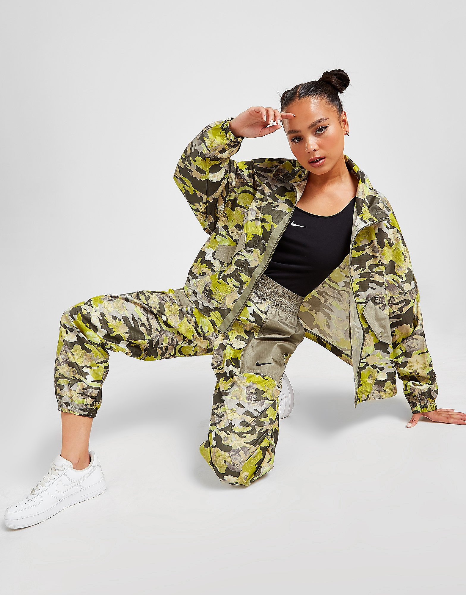 

Nike All Over Print Floral Woven Track Pants - Cargo Khaki/Light Army/Black - Womens, Cargo Khaki/Light Army/Black