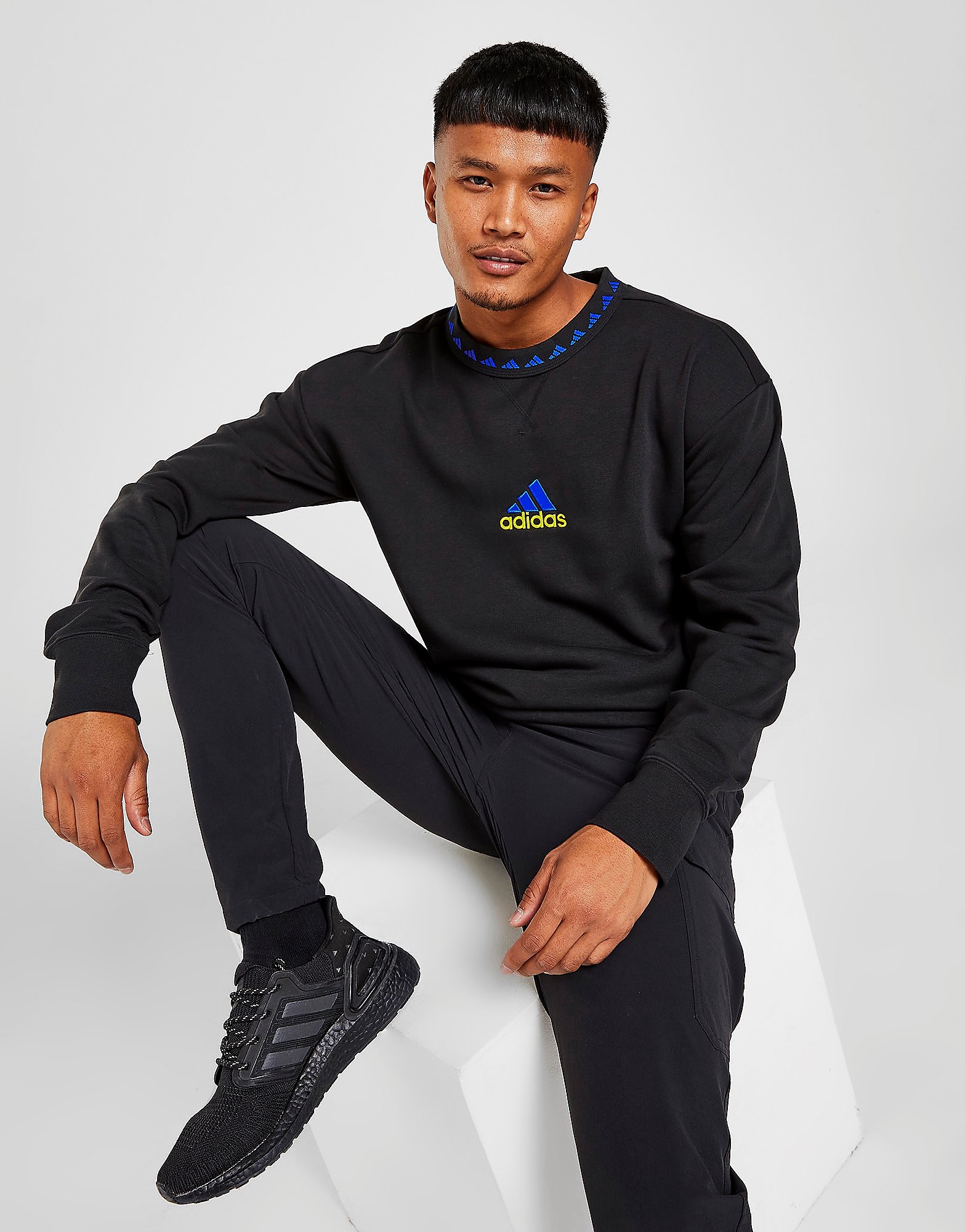 

adidas Manchester United FC Icon Crew Sweatshirt - Black - Mens, Black