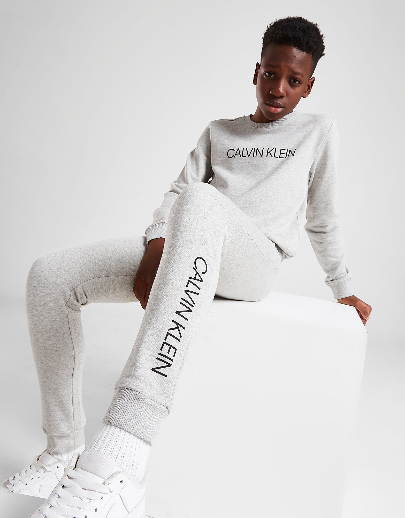 

Calvin Klein Institutional Logo Crew Tracksuit Junior - Grey - Kids, Grey
