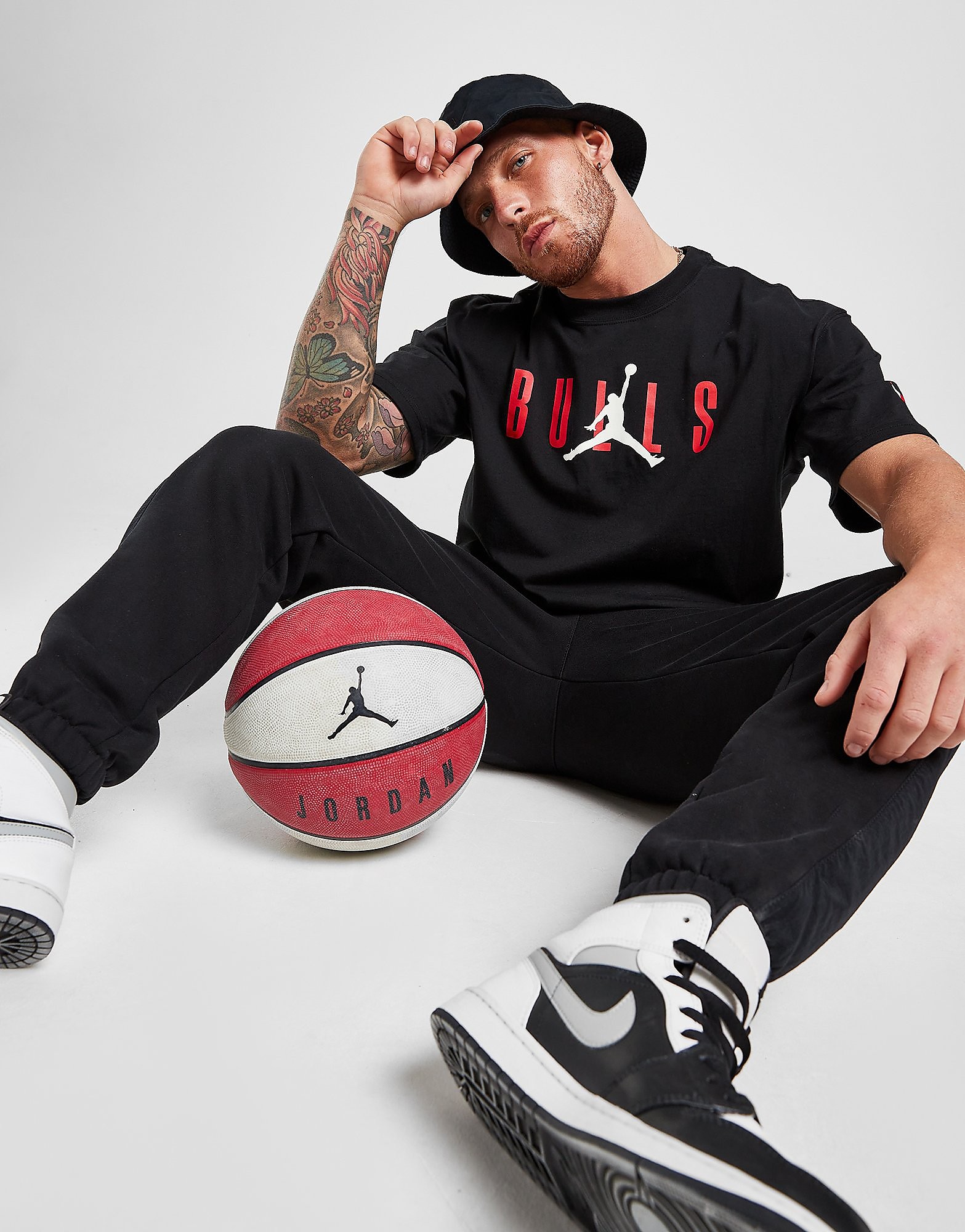 

Jordan Chicago Bulls Statement T-Shirt - Black - Mens, Black