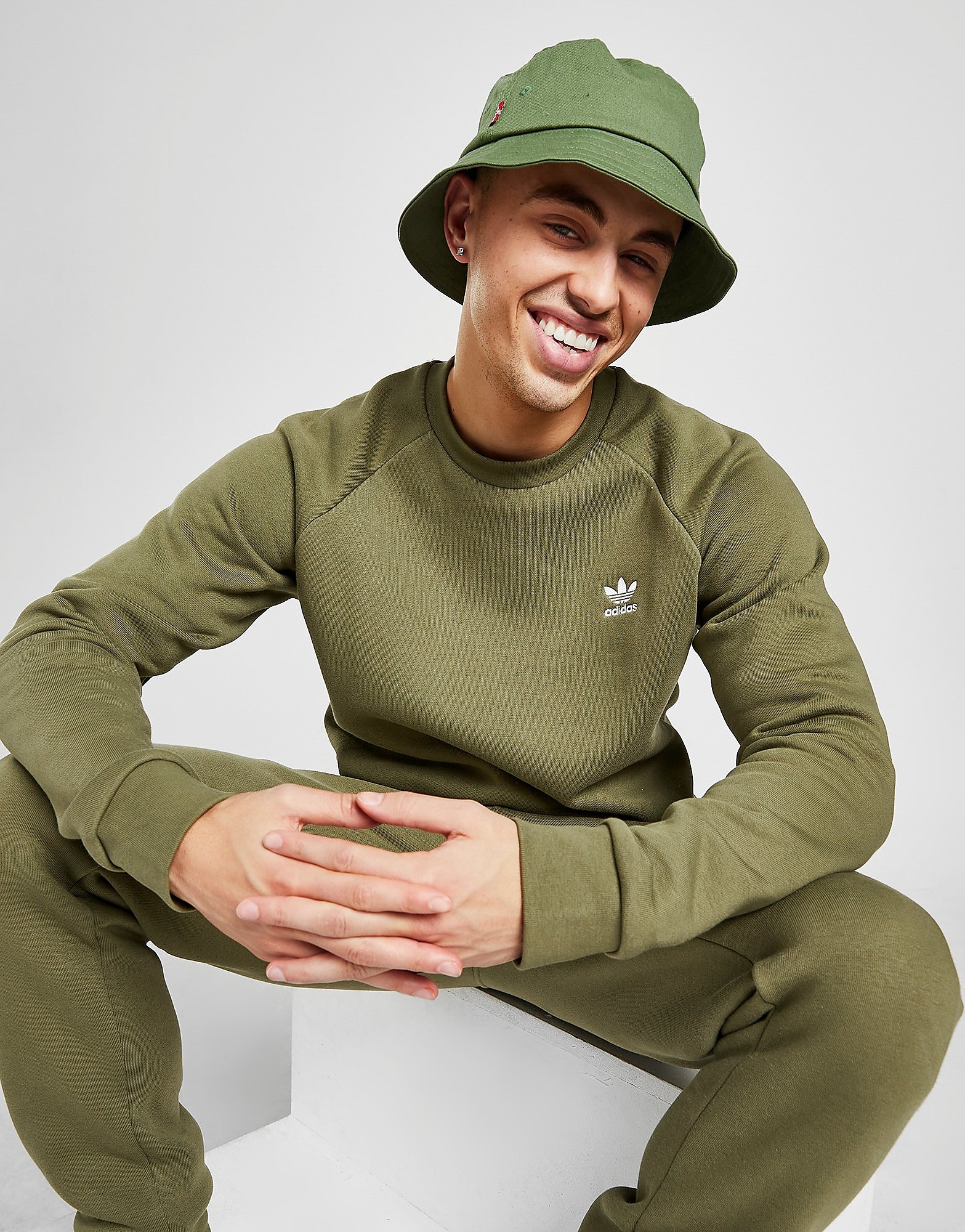 

adidas Originals Trefoil Essential Sweatshirt - Focus Olive - Mens, Focus Olive