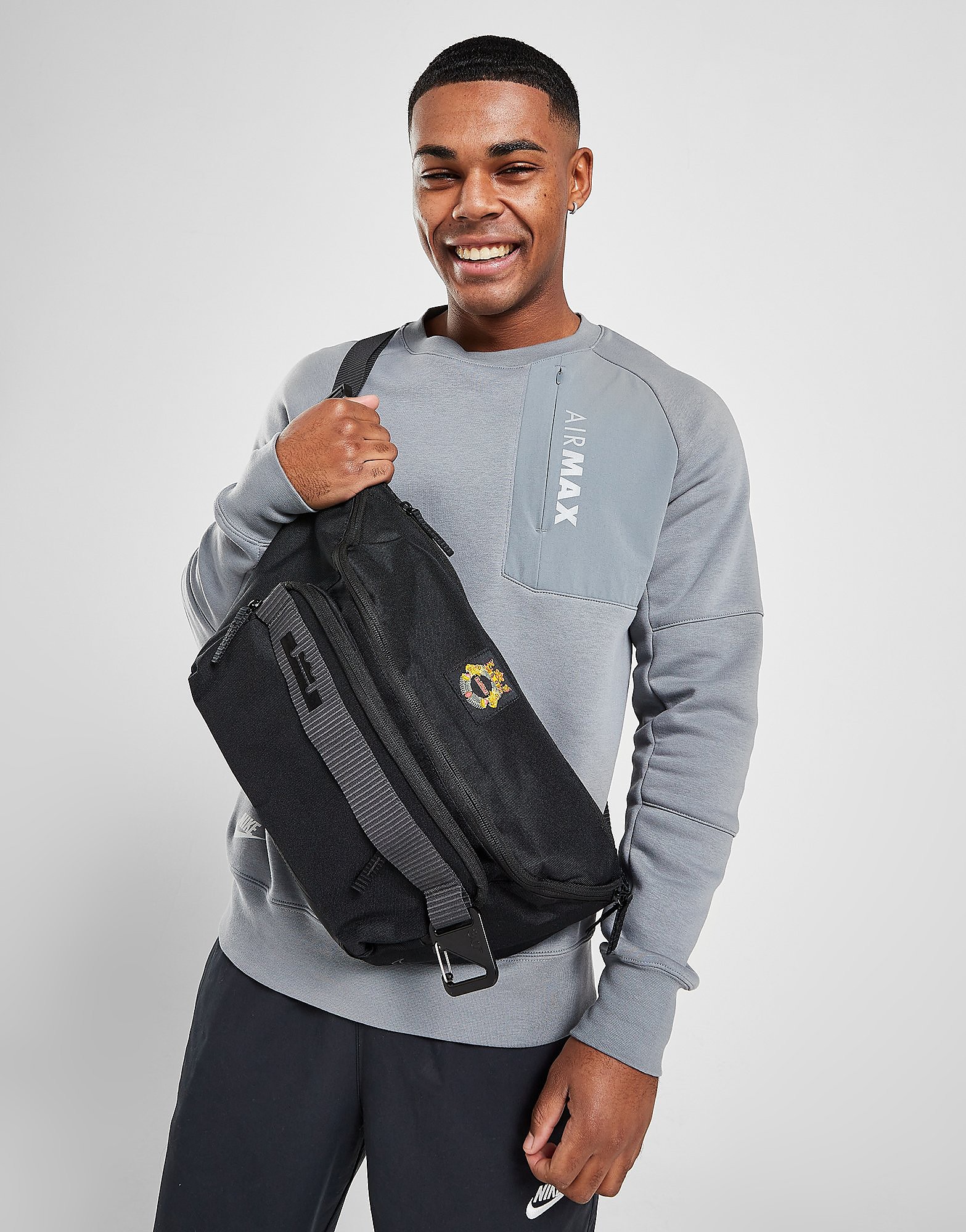 

Nike LeBron Crossbody Bag - Black/Dark Smoke Grey/Black - Womens, Black/Dark Smoke Grey/Black