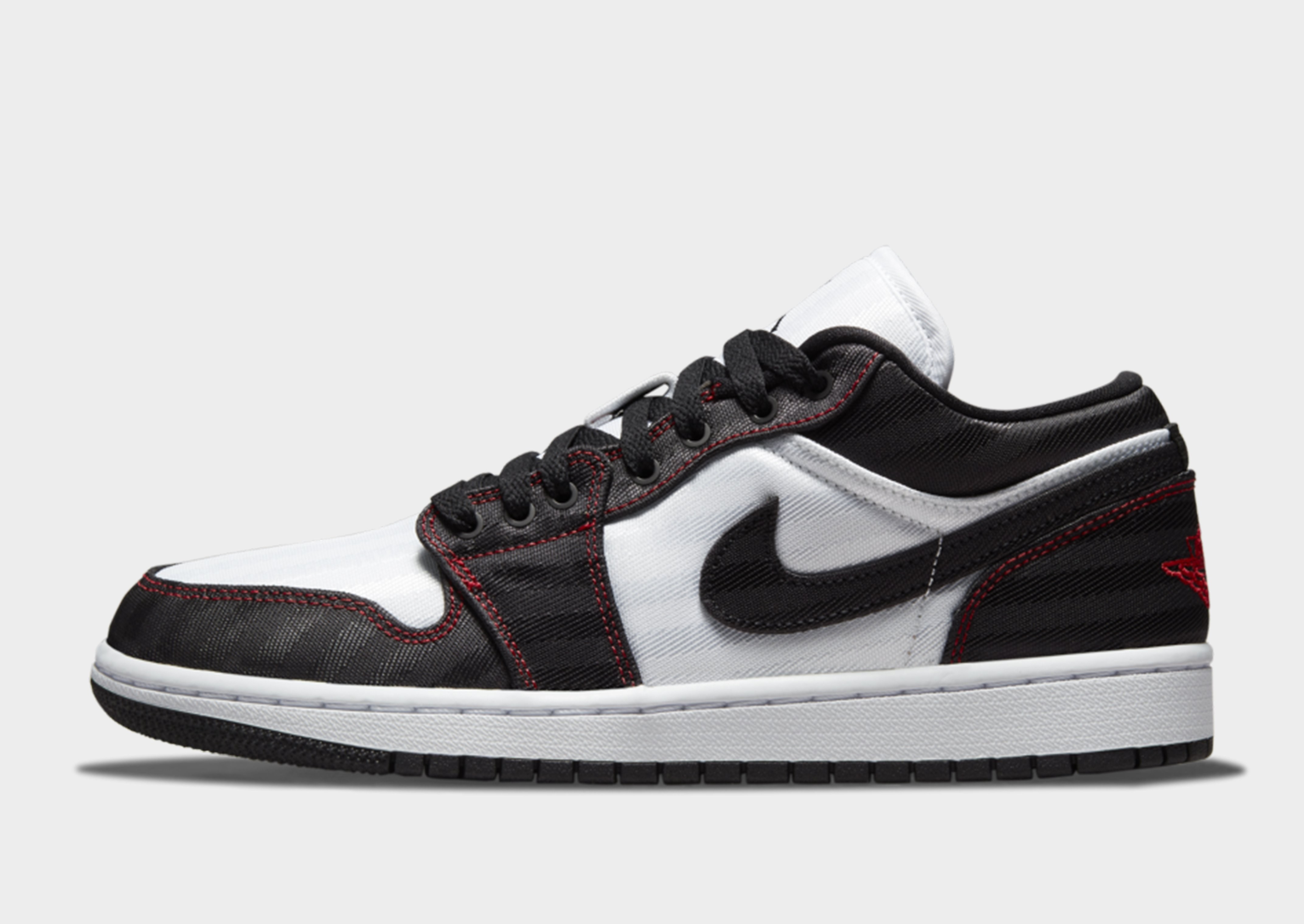 

Jordan Air 1 Low SE Women's - White/Black, White/Black