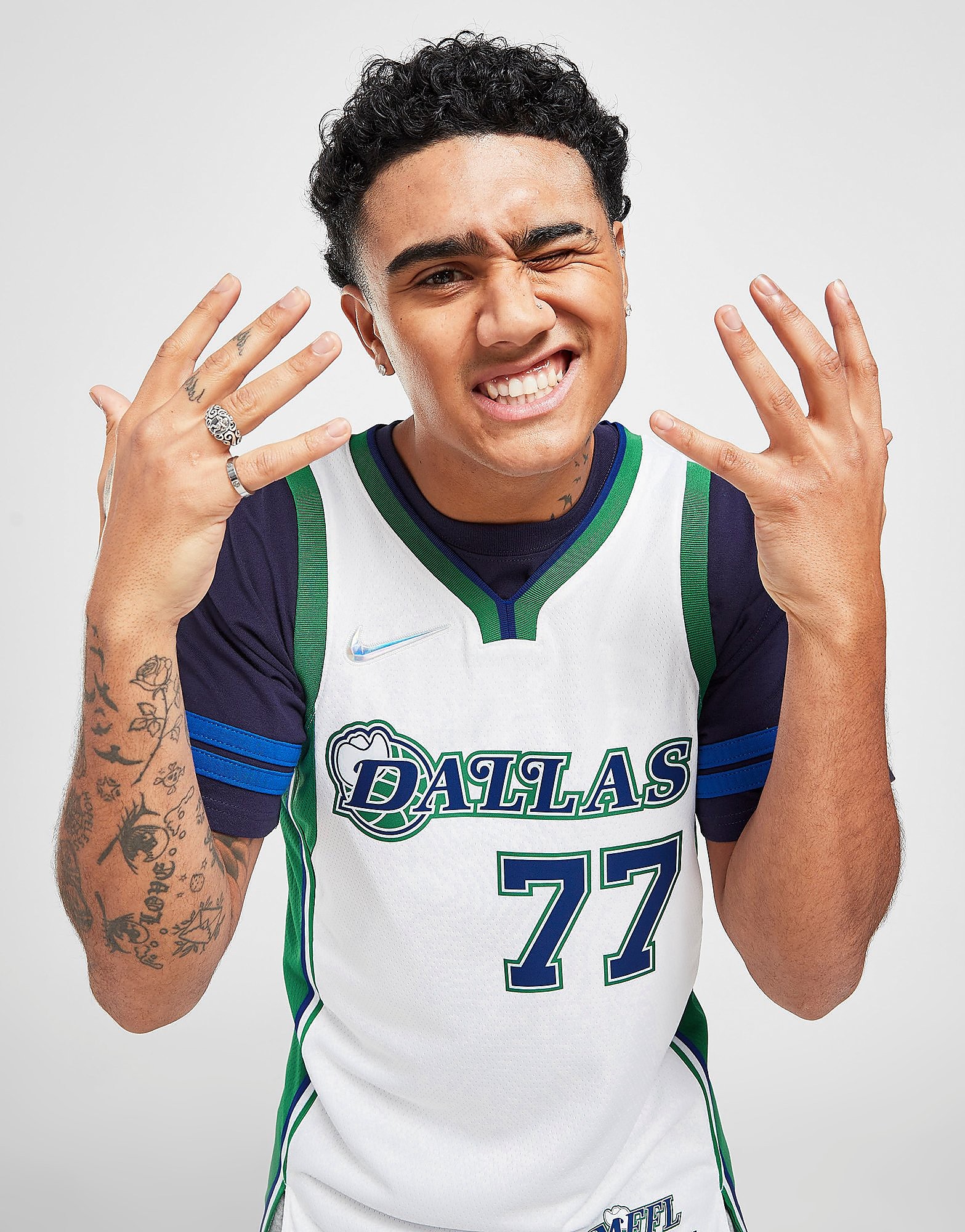 

Nike NBA Dallas Mavericks Doncic #77 Swingman Jersey - White/Clover - Mens, White/Clover