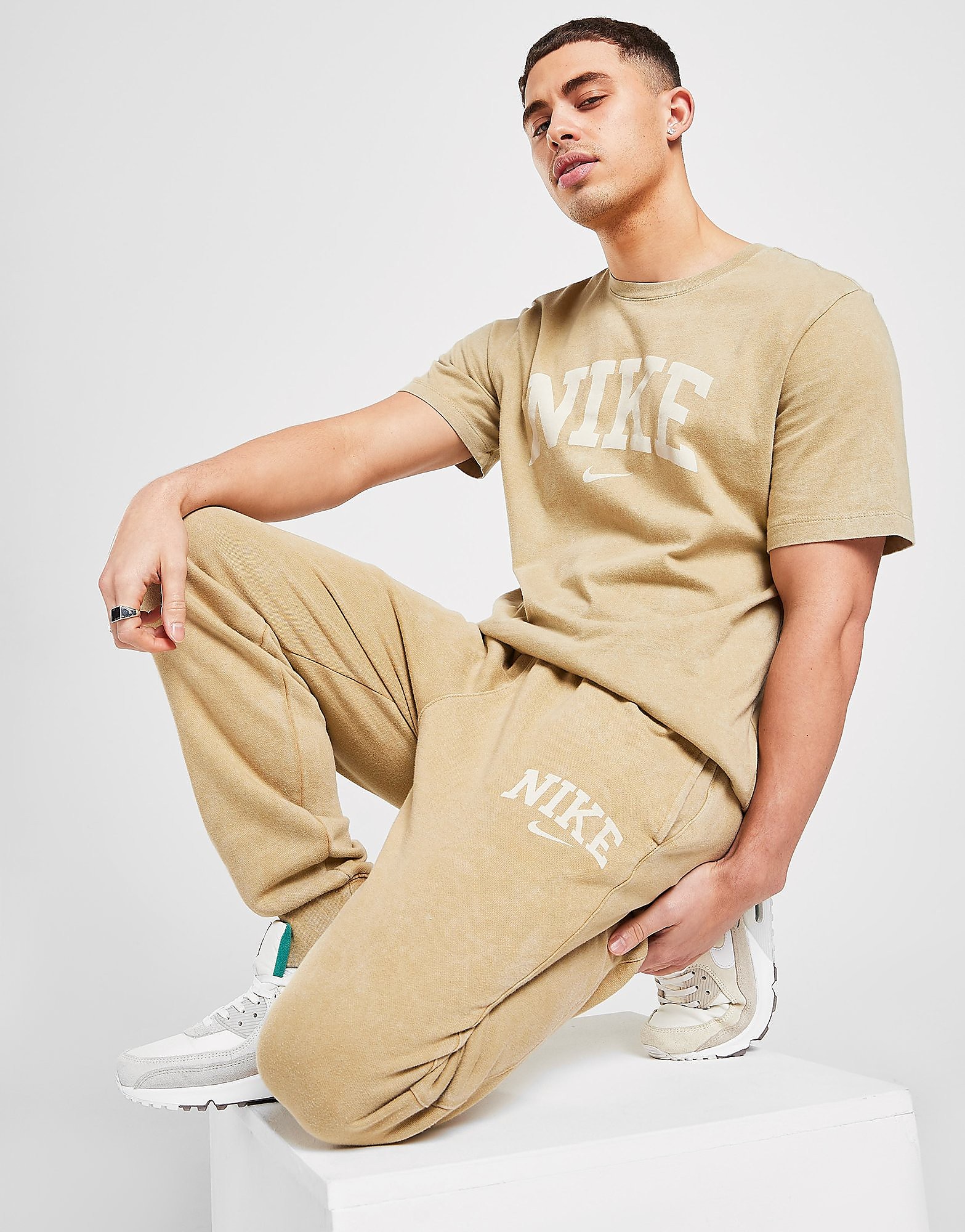 

Nike Arch Logo Joggers - Parachute Beige - Mens, Parachute Beige