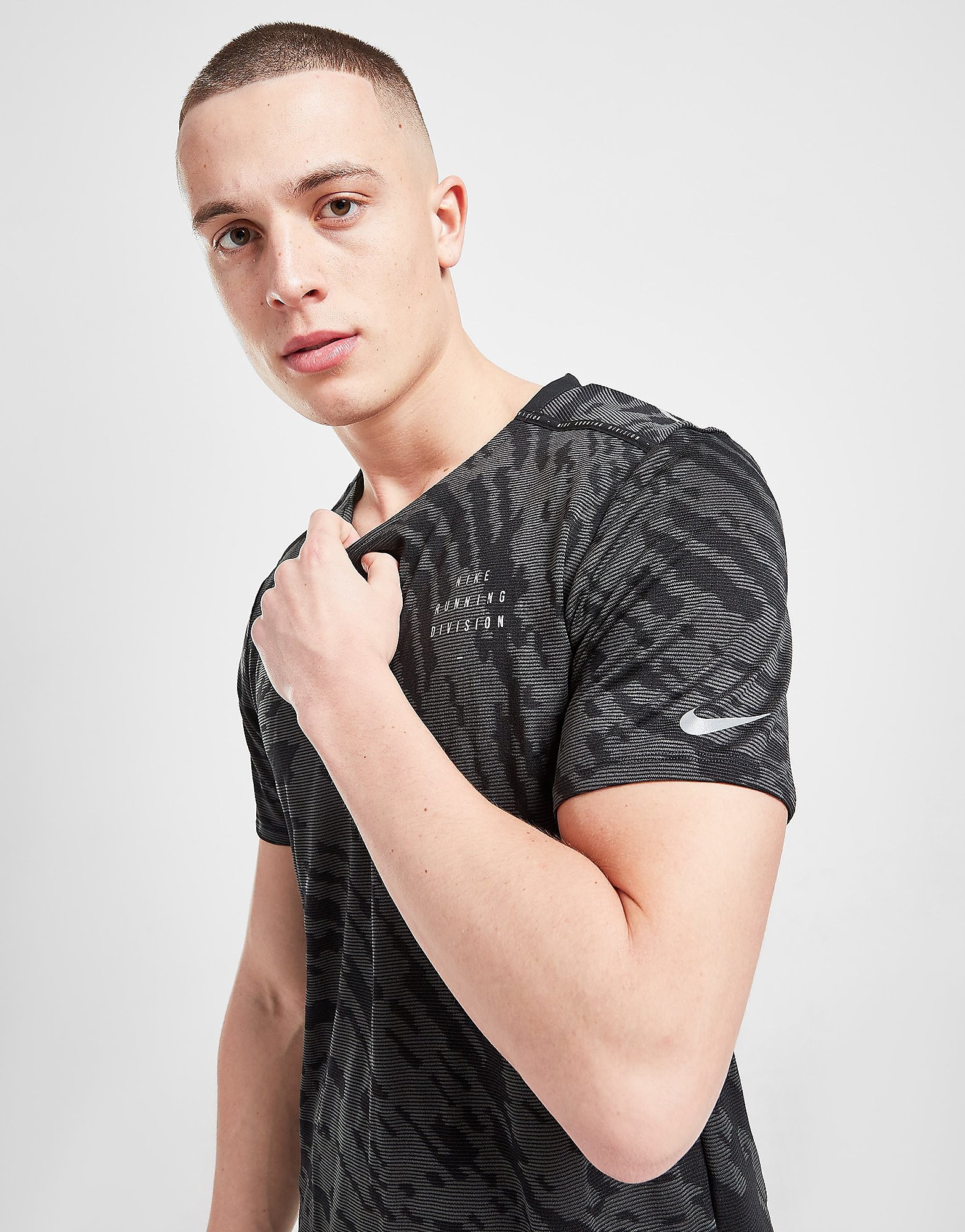 

Nike Run Division Rise T-Shirt - Dark Smoke Grey, Dark Smoke Grey