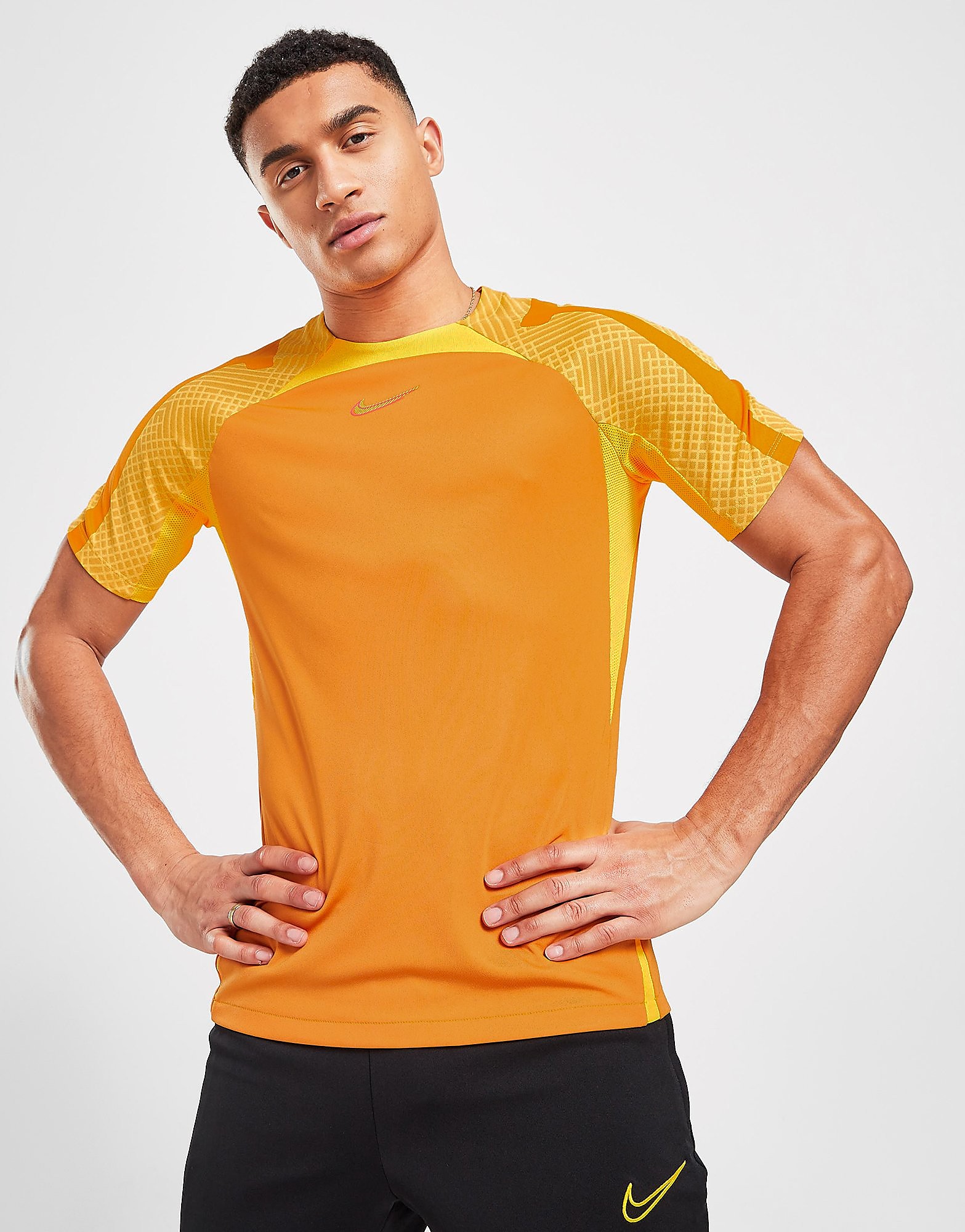 

Nike Strike T-Shirt - Light Curry/Laser Orange/Siren Red, Light Curry/Laser Orange/Siren Red