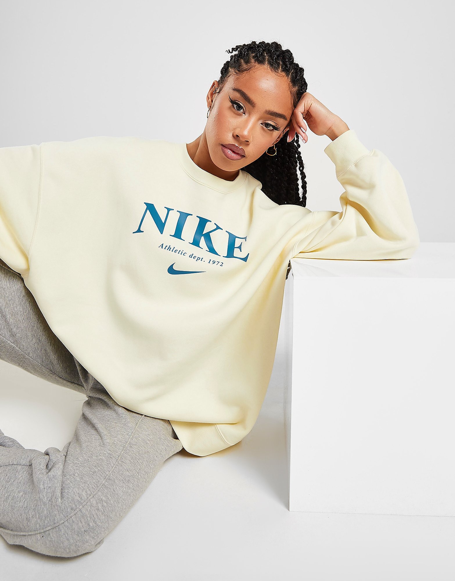 

Nike Varsity Boyfriend Crew Sweatshirt - Coconut Milk/Dutch Blue - Womens, Coconut Milk/Dutch Blue