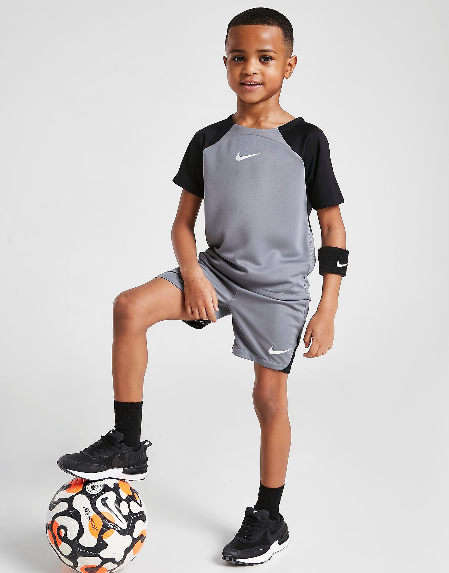 

Nike Academy T-Shirt/Shorts Set Children - Only at JD - Smoke Grey/Black/White - Kids, Smoke Grey/Black/White
