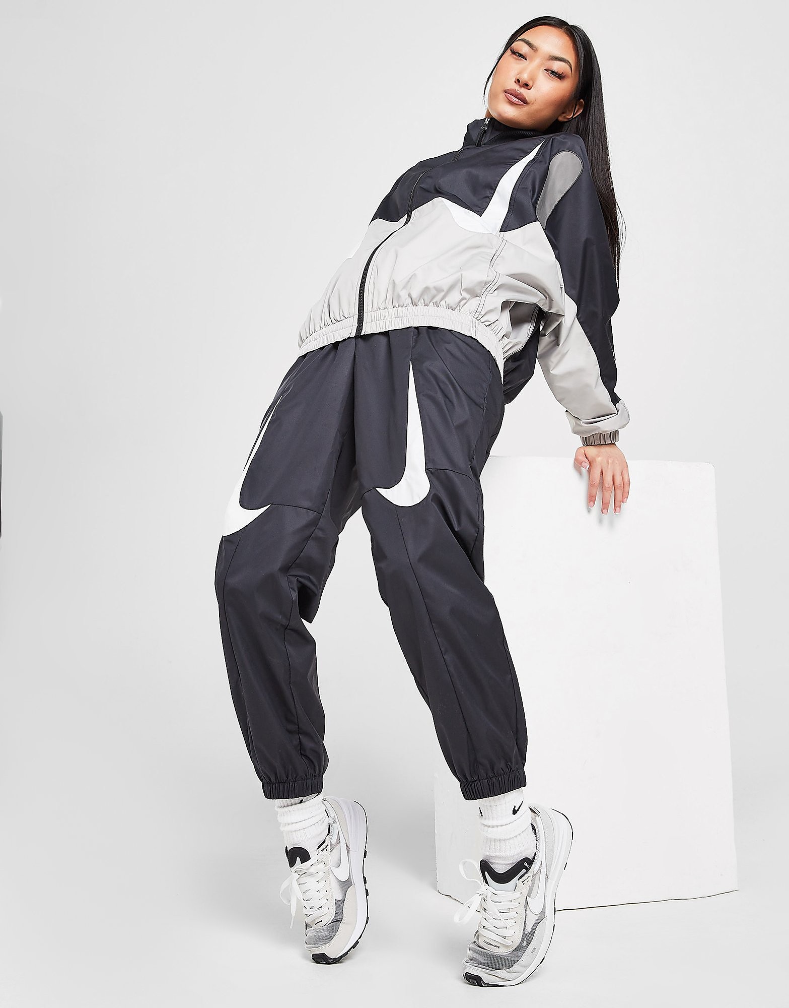 

Nike Air Max Woven Track Pants - Black/White - Womens, Black/White