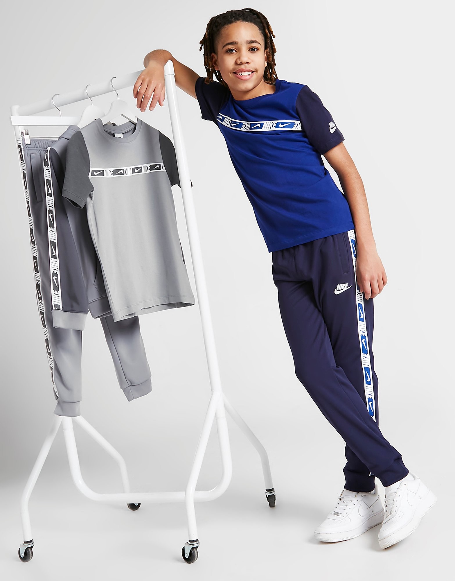 

Nike Repeat Tape Joggers Junior - Only at JD - Blackened Blue/Deep Royal Blue/White - Kids, Blackened Blue/Deep Royal Blue/White