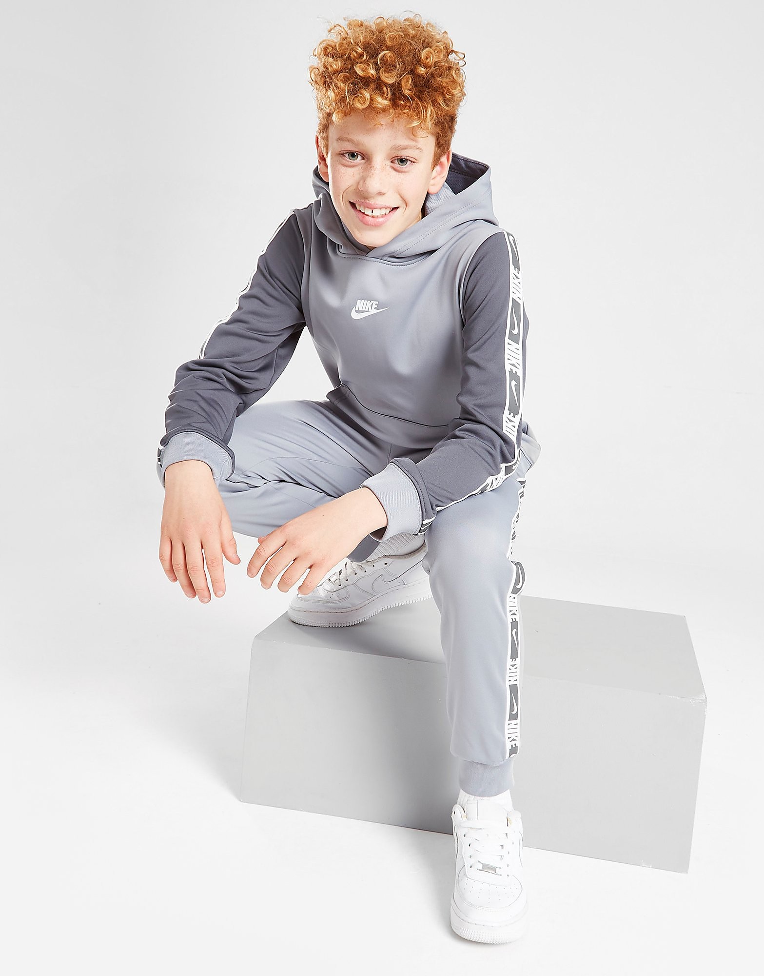 

Nike Repeat Tape Overhead Hoodie Junior - Particle Grey/Iron Grey/White - Kids, Particle Grey/Iron Grey/White