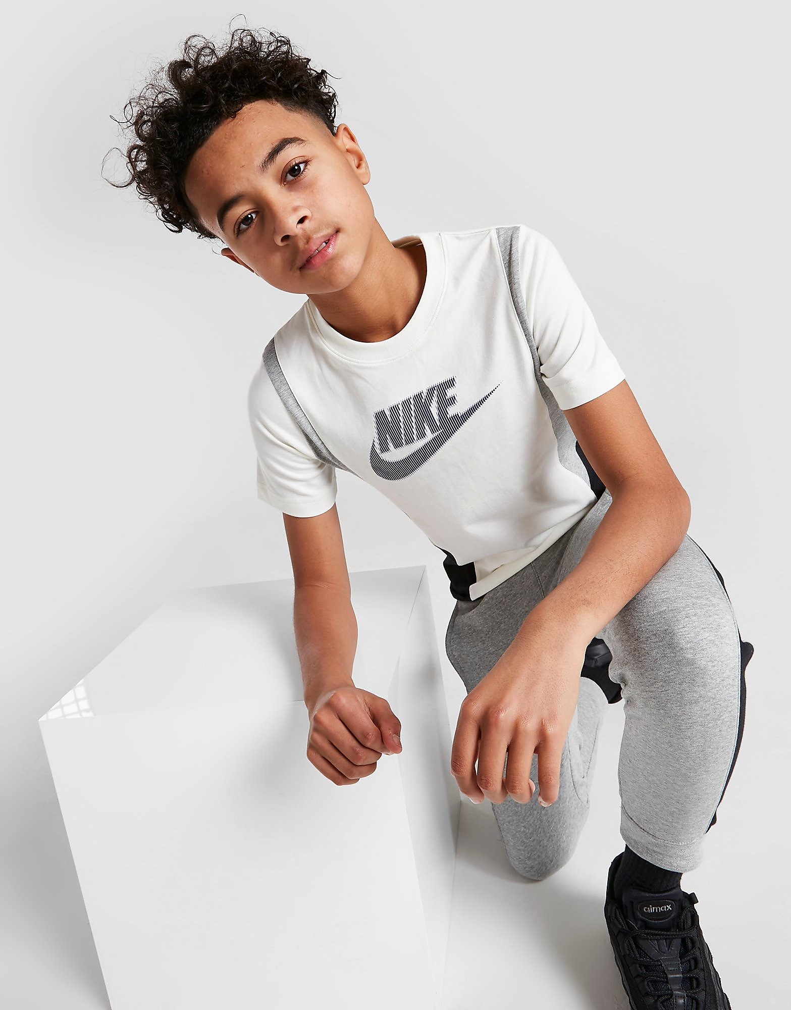 

Nike Hybrid Sportswear T-Shirt Junior - Only at JD - Sail/Black/Dark Grey Heather - Kids, Sail/Black/Dark Grey Heather