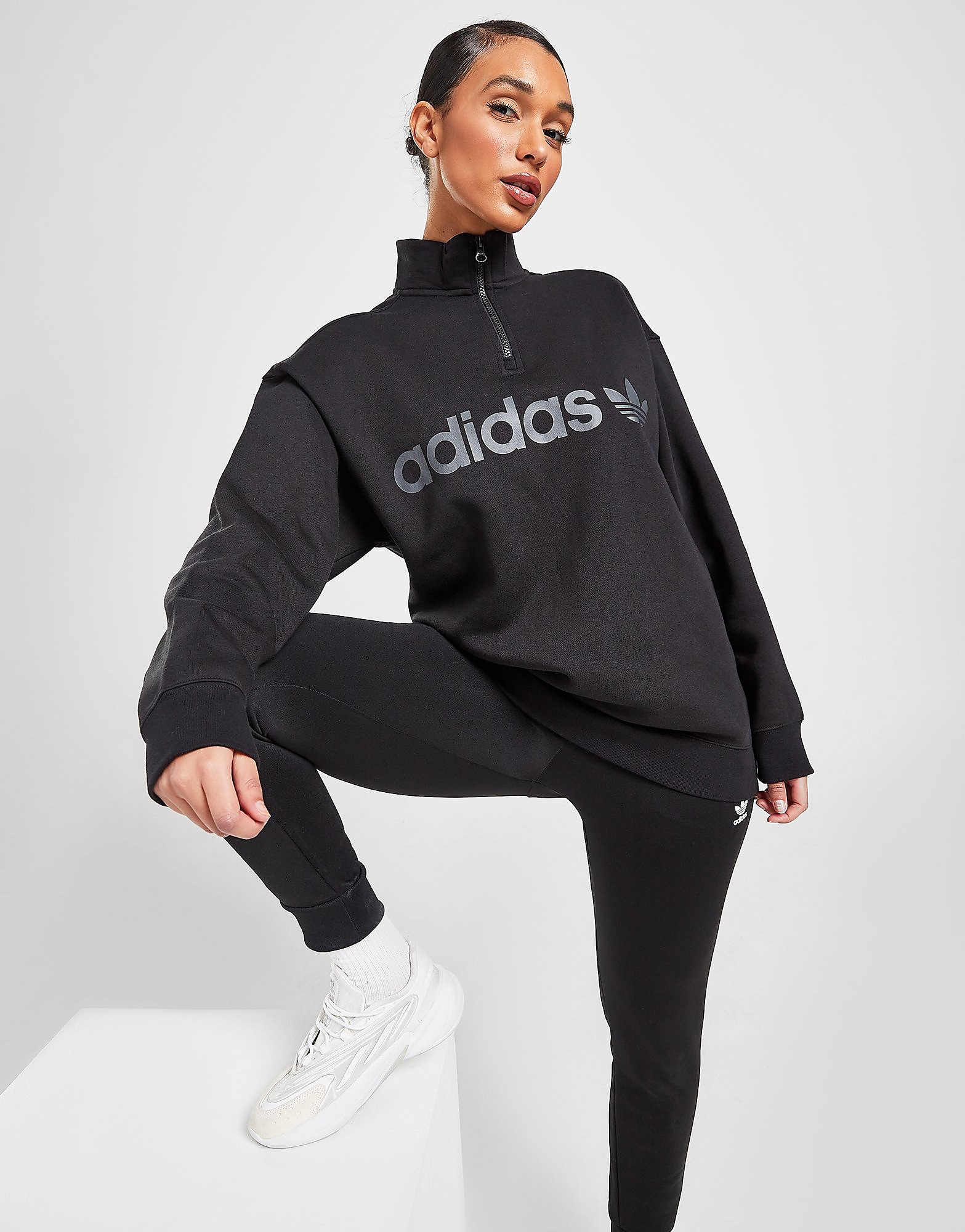 adidas Originals Linear Boyfriend 1/4 Zip Fleece - Only at JD, Svart