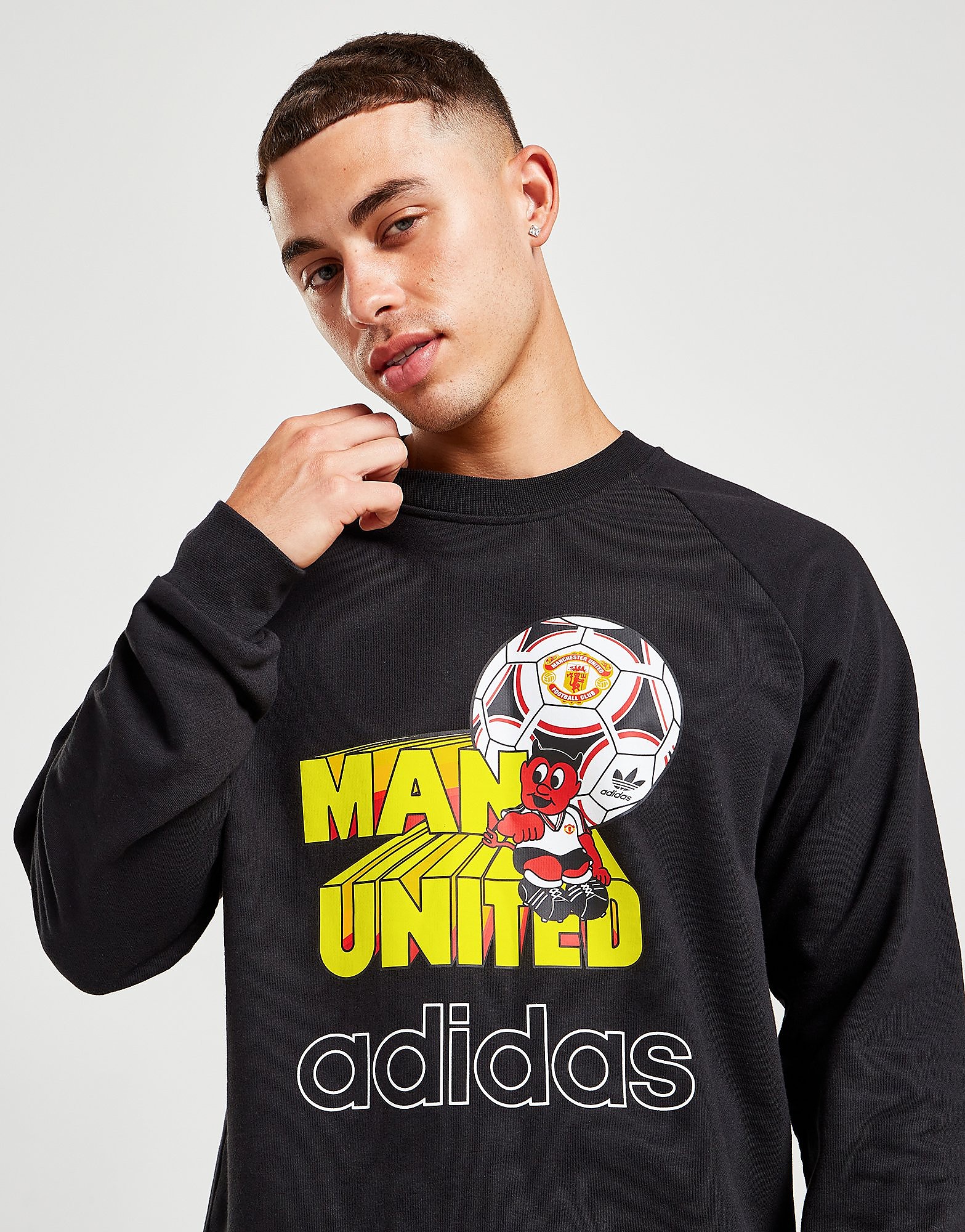 

adidas Originals Manchester United FC Graphic Crew Sweatshirt - Black - Mens, Black