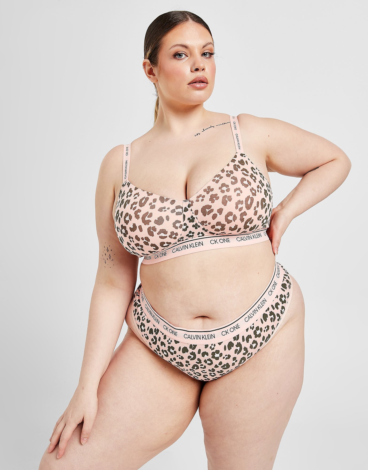 

Calvin Klein Underwear Plus Size Tape Thong - Pink - Womens, Pink