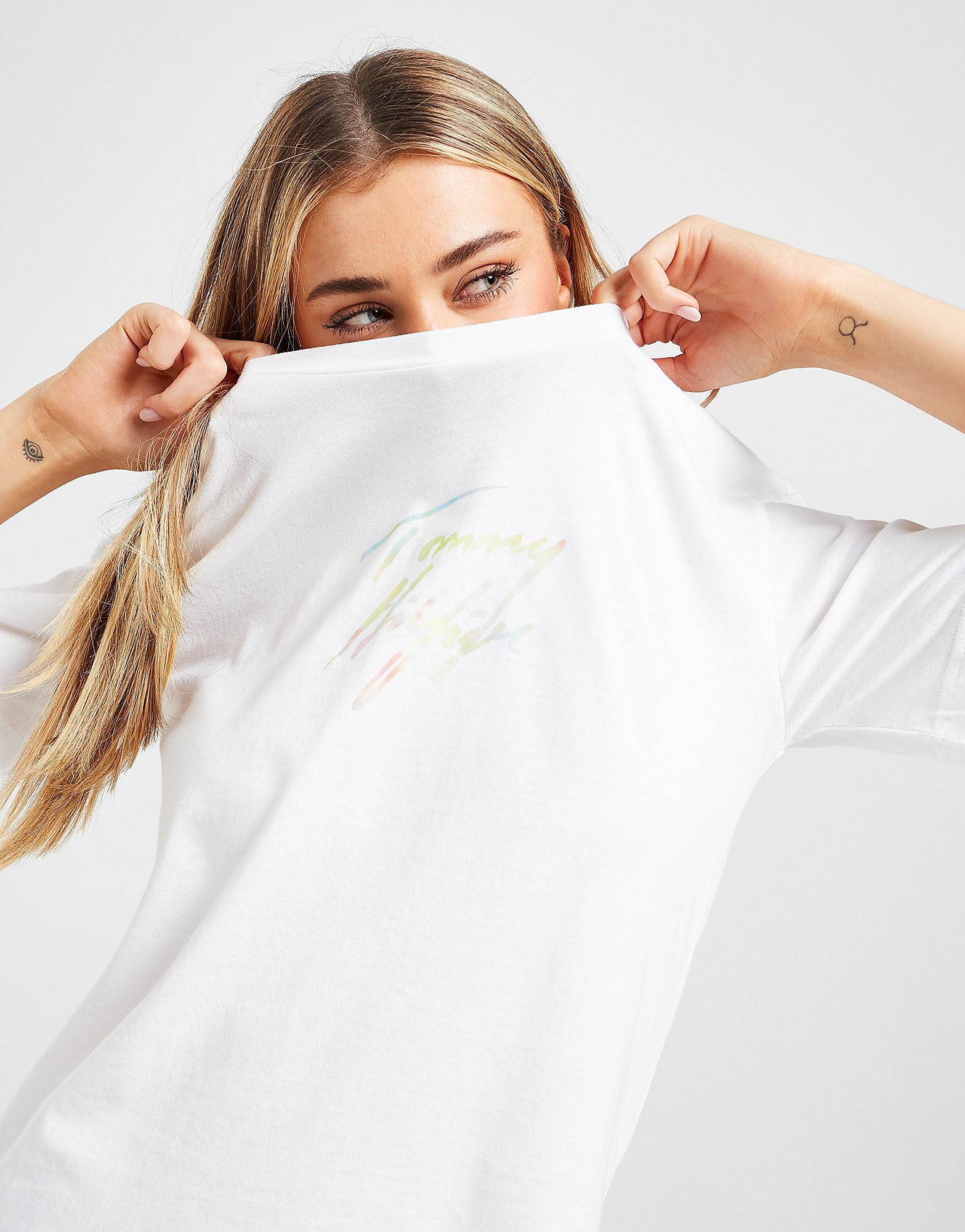 Tommy Hilfiger T-Shirt Signature Logo - Branco - Womens, Branco