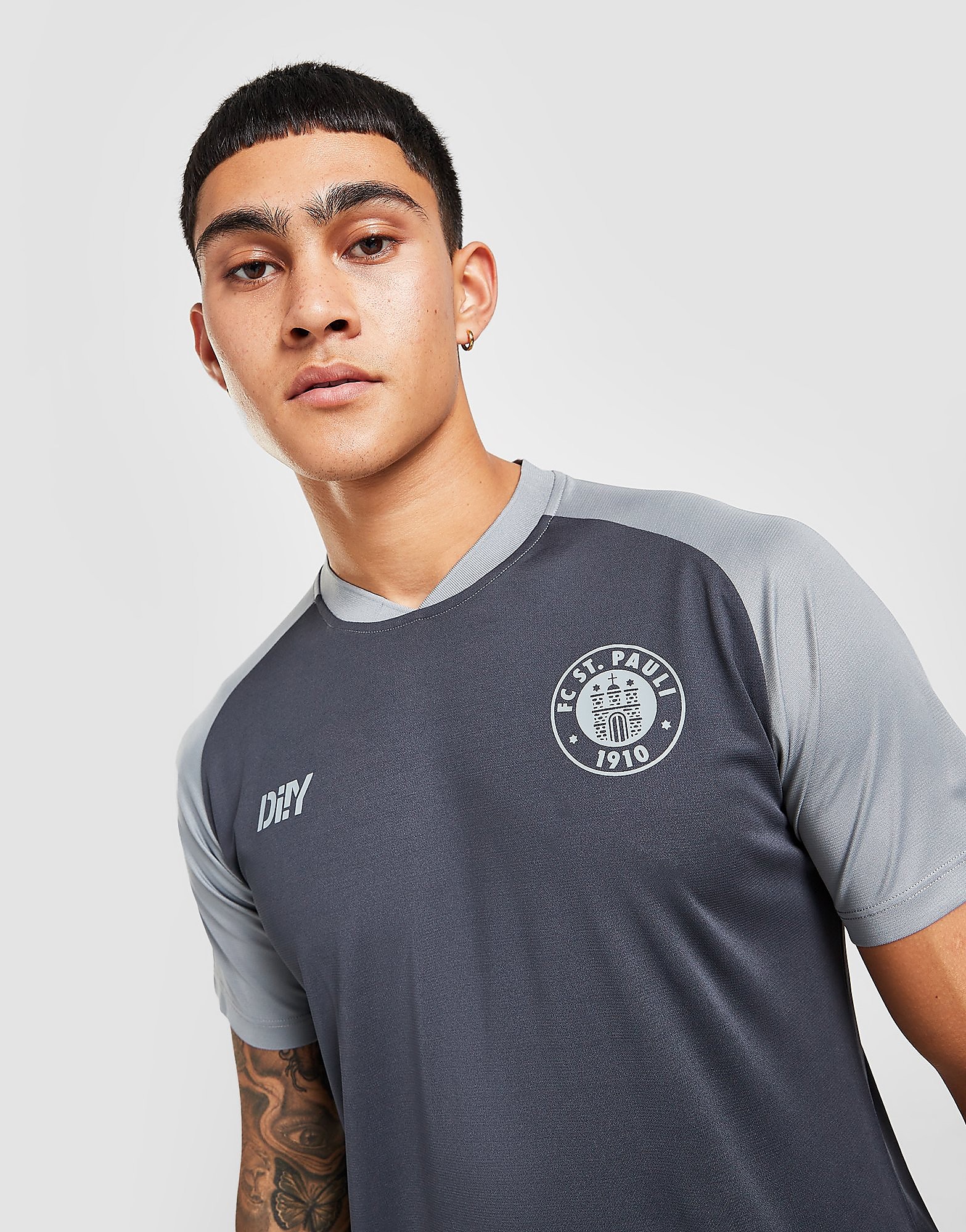 

Official Team St. Pauli 2021/22 Training T-Shirt - Grey - Mens, Grey