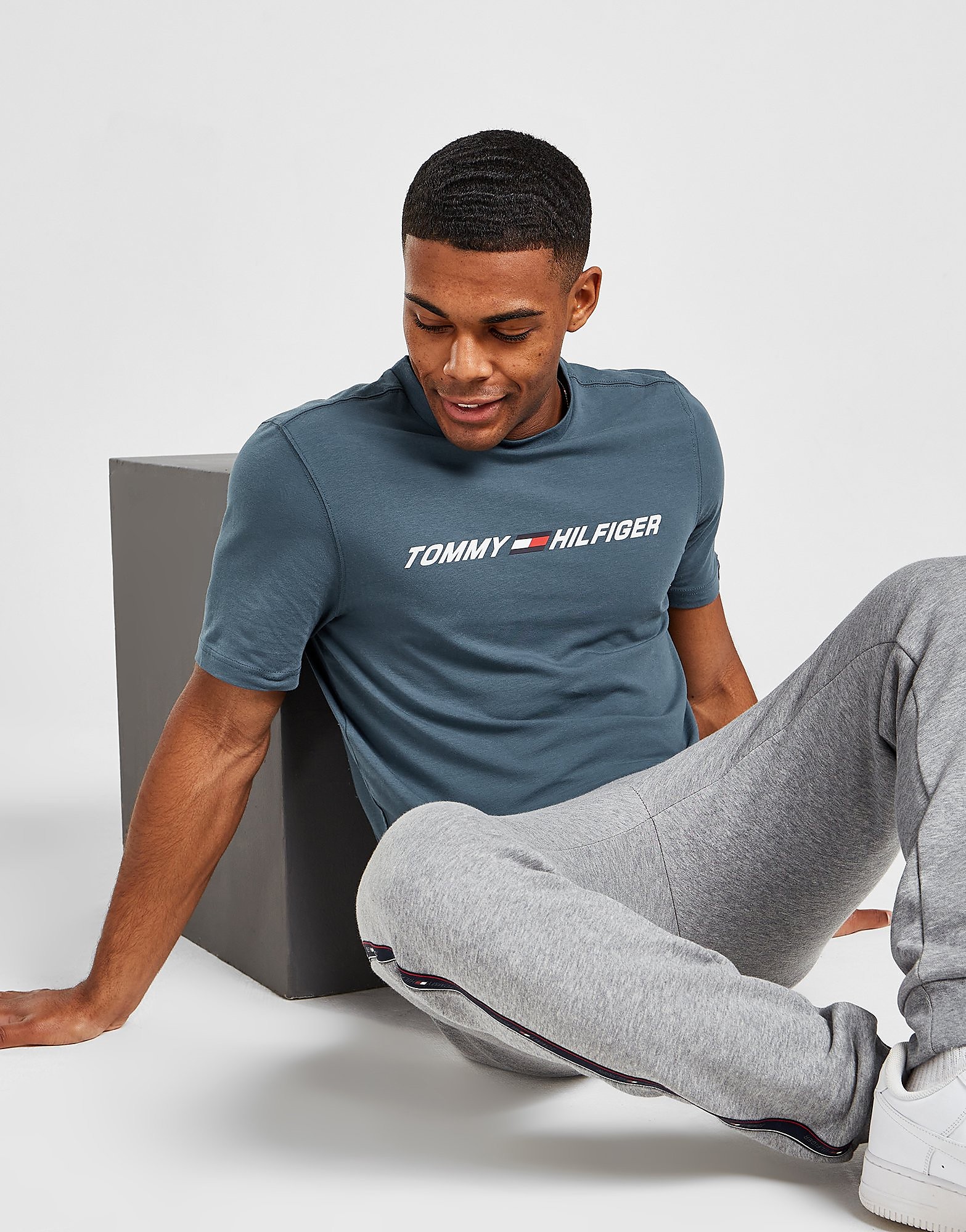 

Tommy Hilfiger Linear Logo T-Shirt - Only at JD - Blue, Blue