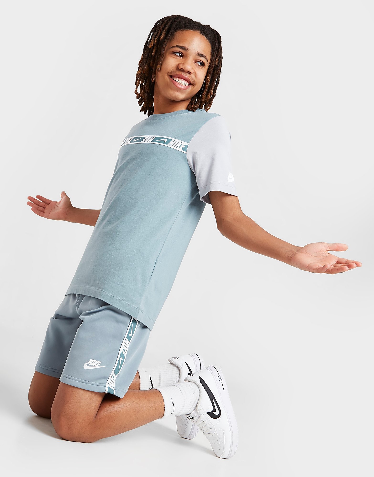 

Nike Repeat Tape T-Shirt Junior - Only at JD - Aviator Grey/Wolf Grey/White - Kids, Aviator Grey/Wolf Grey/White