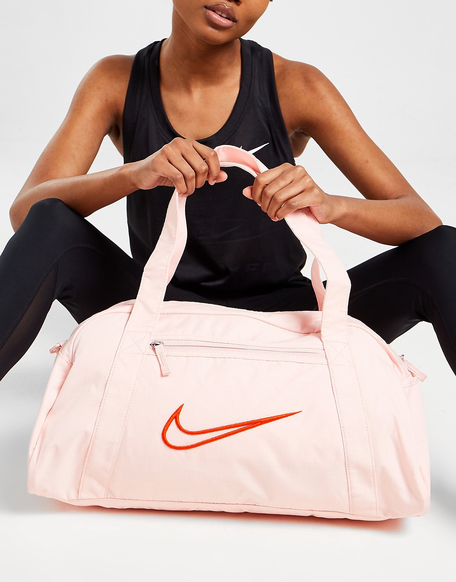 Nike gym. Сумка Nike Training Gym Club. Сумка женская Nike Gym Club. Atmosphere сумки.