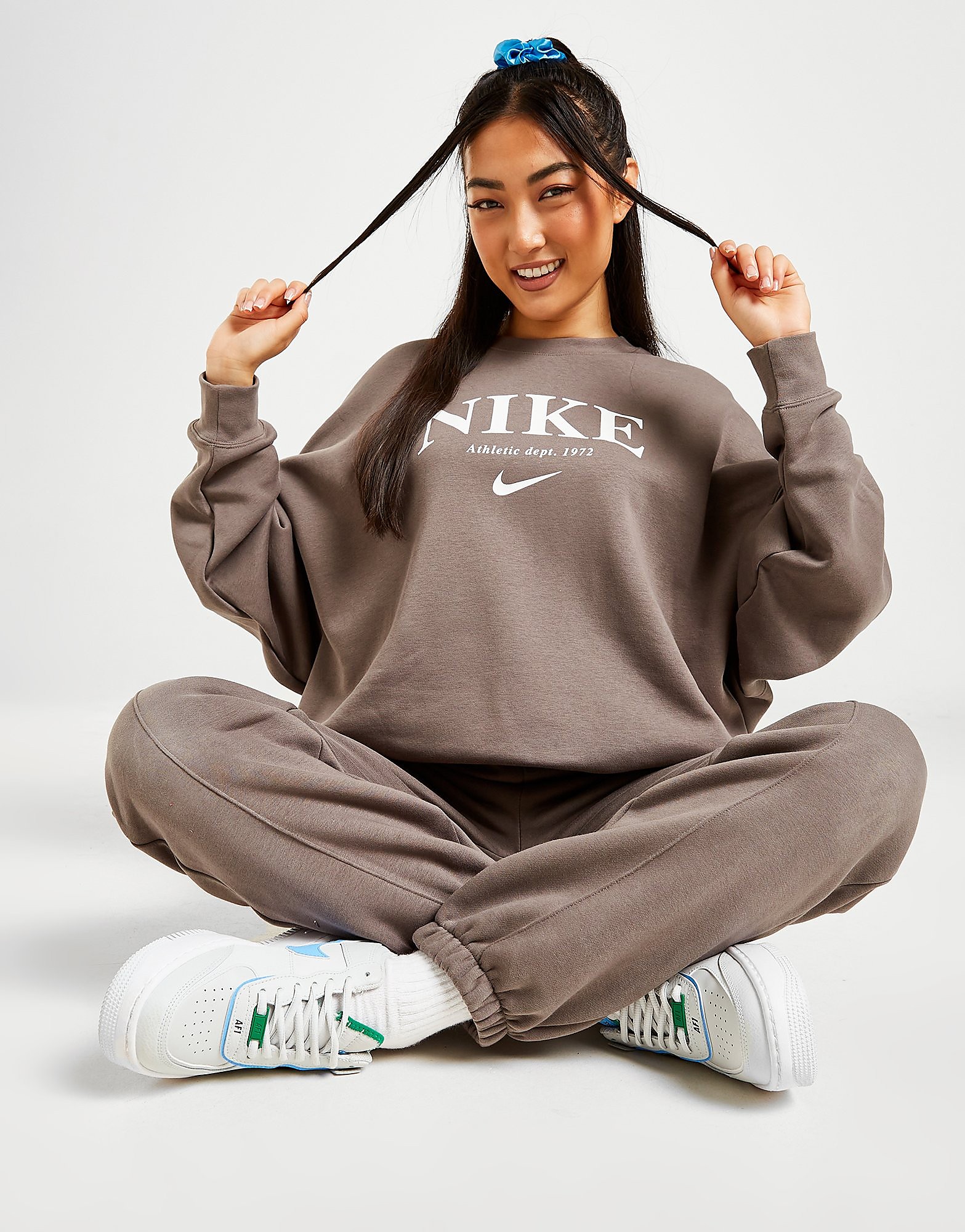 

Nike Varsity Sweatshirt Women's - Cave Stone/White, Cave Stone/White