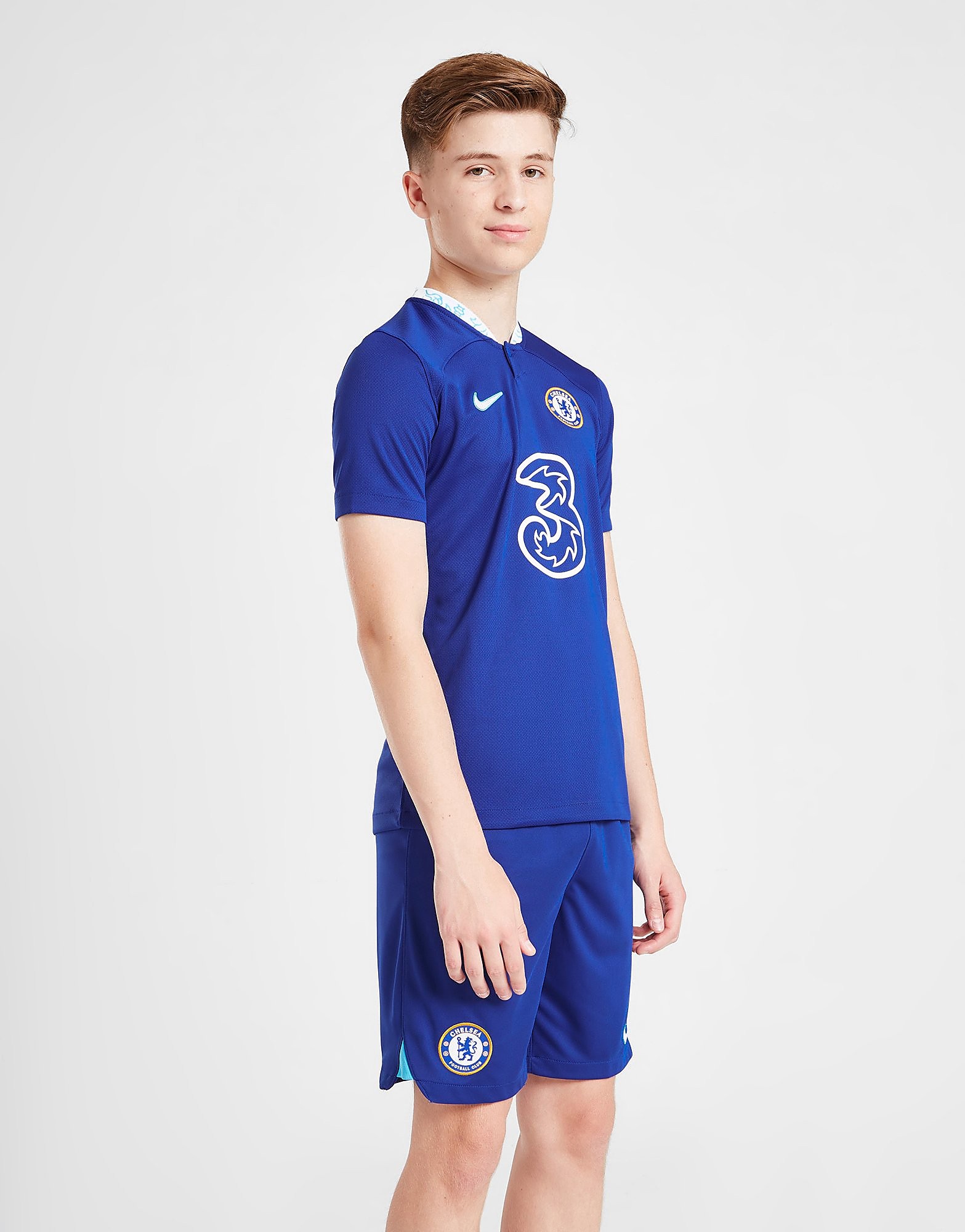 

Nike Chelsea FC 2022/23 Home Shorts Junior - Rush Blue/Chlorine Blue/White - Kids, Rush Blue/Chlorine Blue/White
