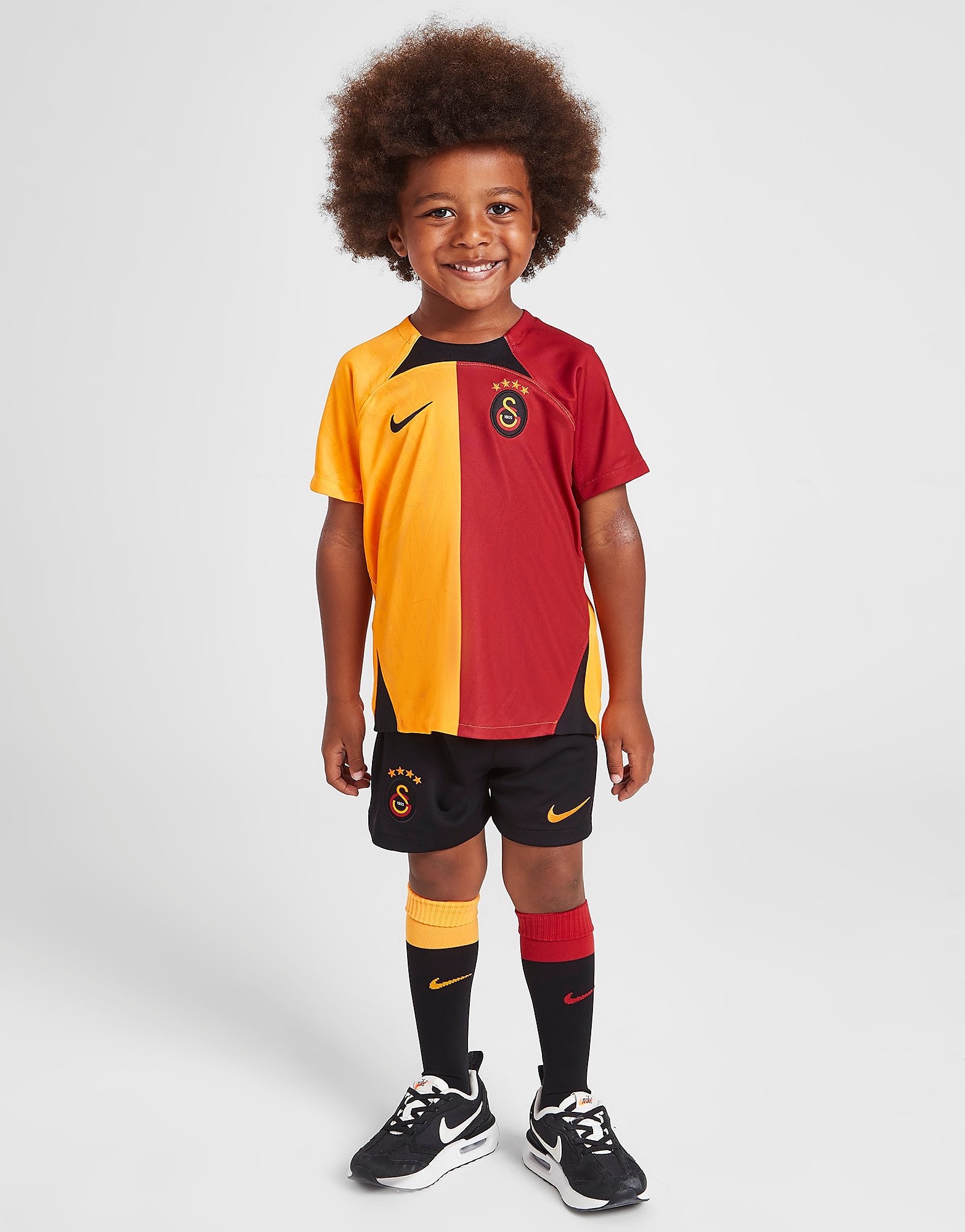 

Nike Galatasaray 2022/23 Home Kit Children - Vivid Orange/Black/Pepper Red/Vivid Orange - Kids, Vivid Orange/Black/Pepper Red/Vivid Orange