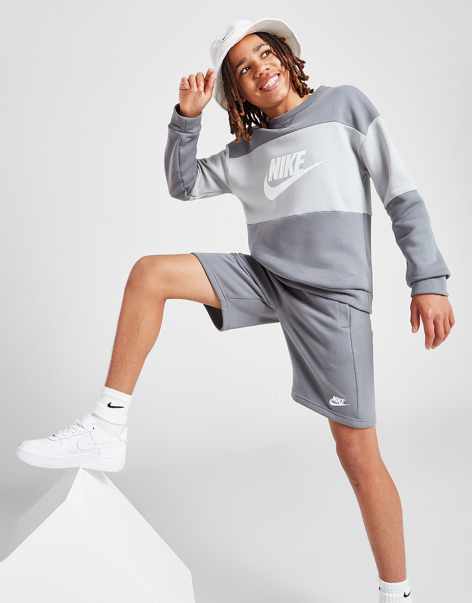 

Nike Futura Crew Sweatshirt & Shorts Set Junior - Smoke Grey/Light Smoke Grey/White - Kids, Smoke Grey/Light Smoke Grey/White