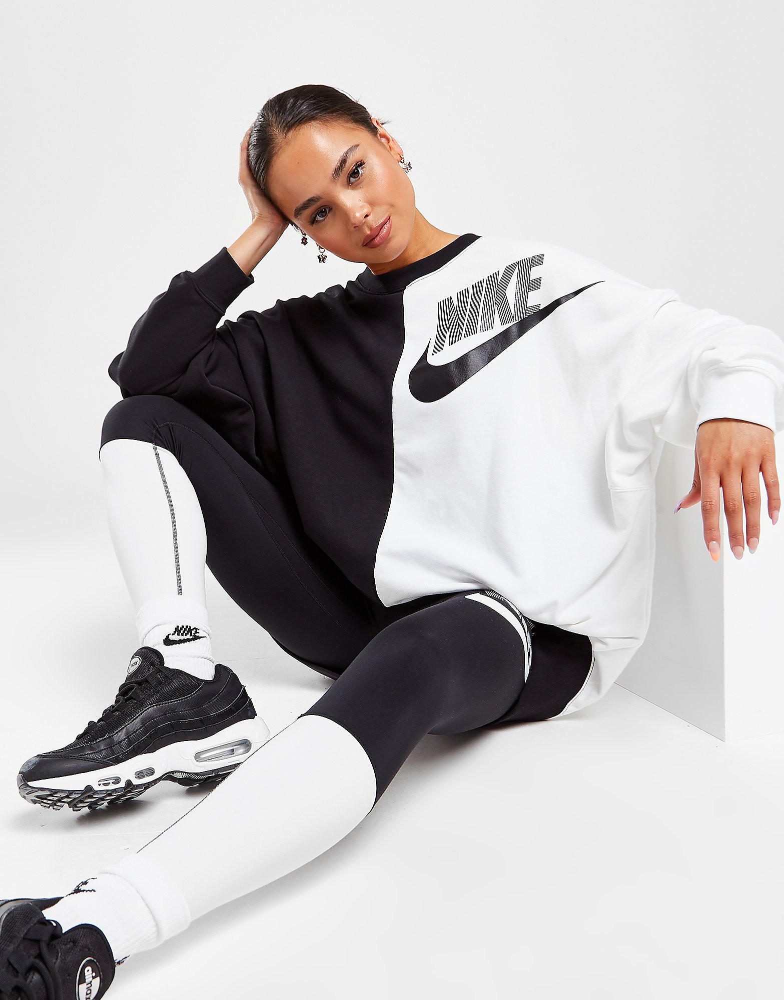 

Nike Dance Colour Block Crew Sweatshirt - Black/White/Black - Womens, Black/White/Black