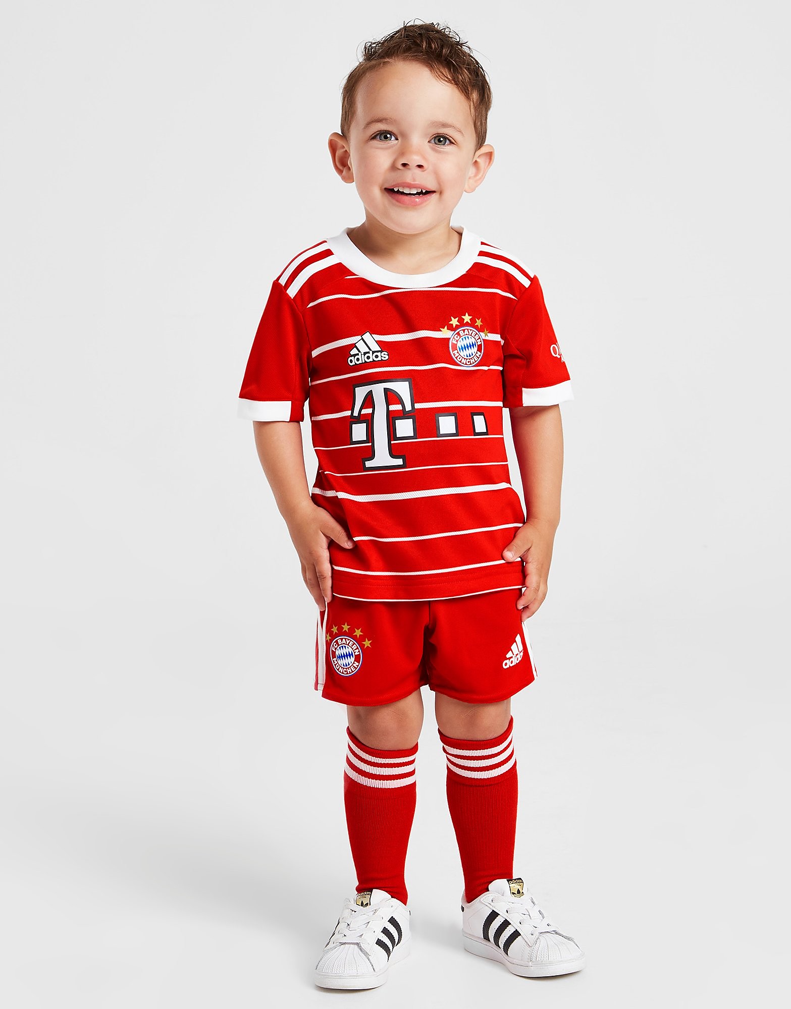 

adidas FC Bayern Munich 2022/23 Home Kit Children - Red - Kids, Red