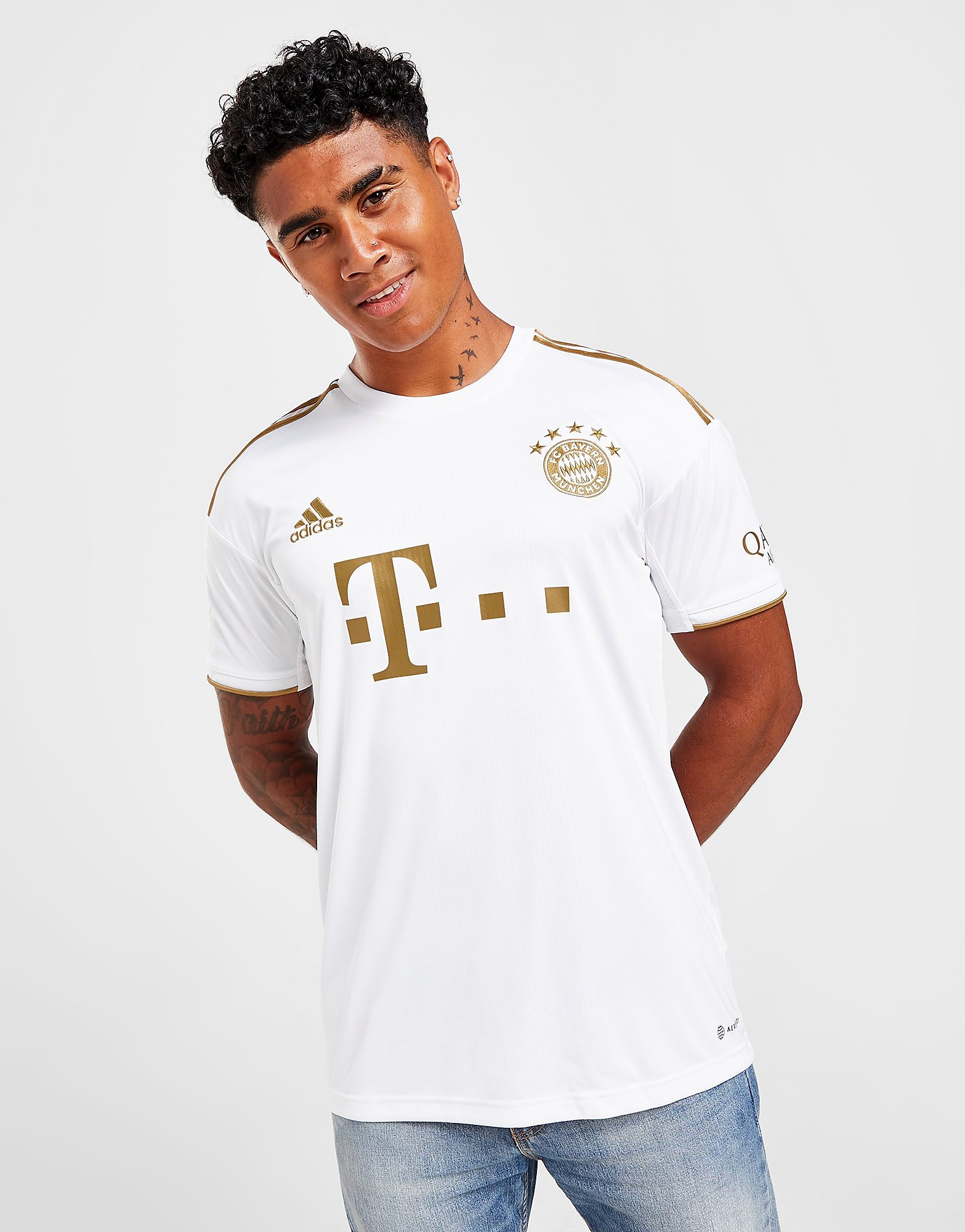 

adidas FC Bayern Munich 2022/23 Away Shirt - White / Dark Football Gold - Mens, White / Dark Football Gold