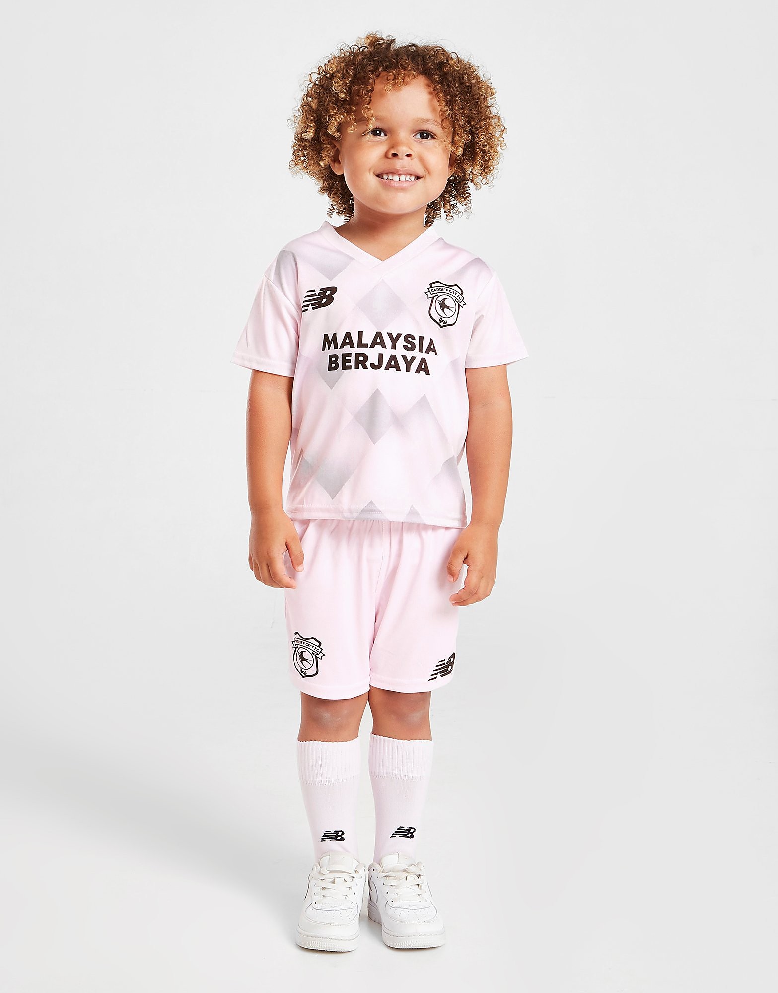 

New Balance Cardiff City FC 2022/23 Third Kit Infant - Pink - Kids, Pink