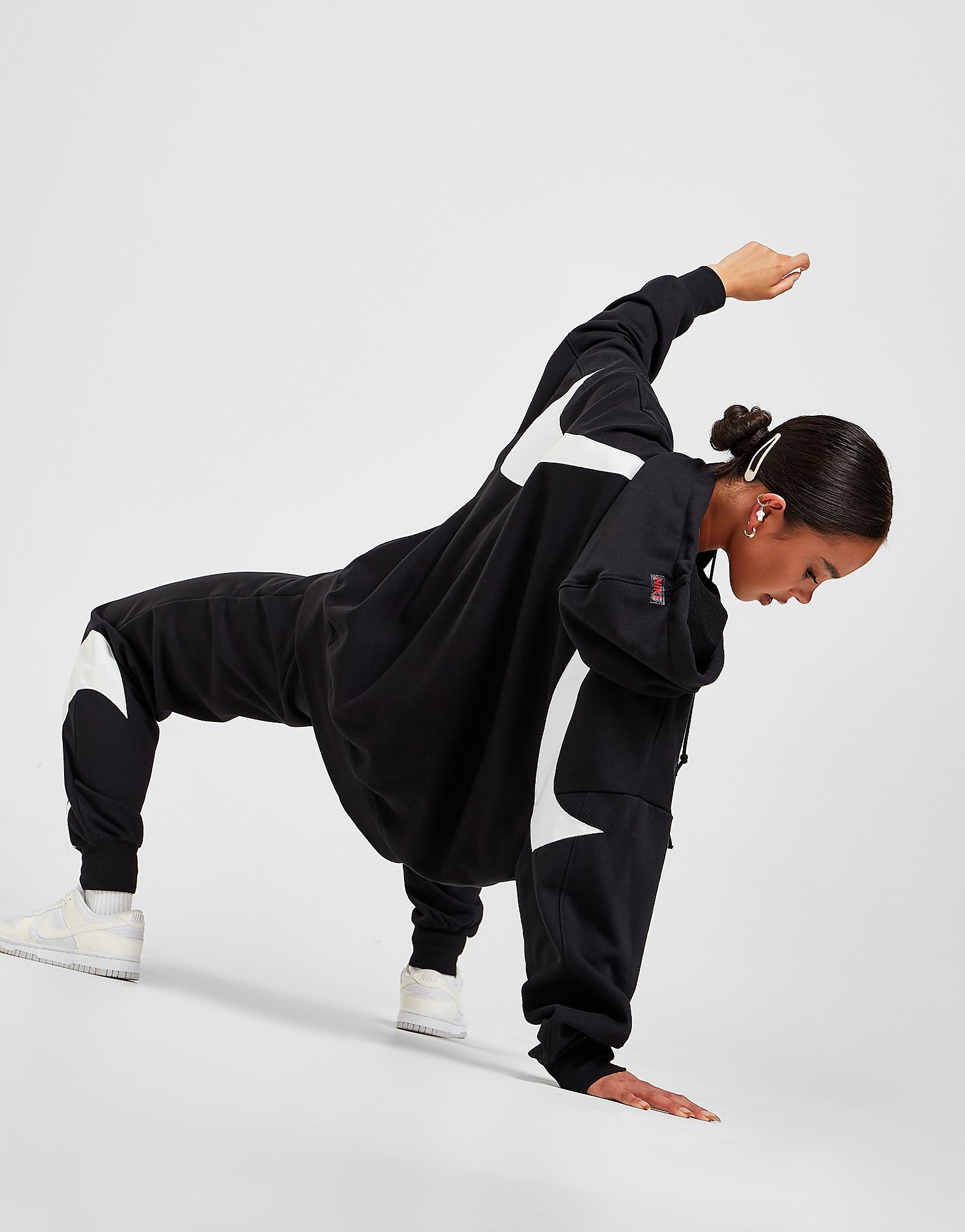 

Nike Circa 50 Overhead Hoodie - Black/Sail - Womens, Black/Sail