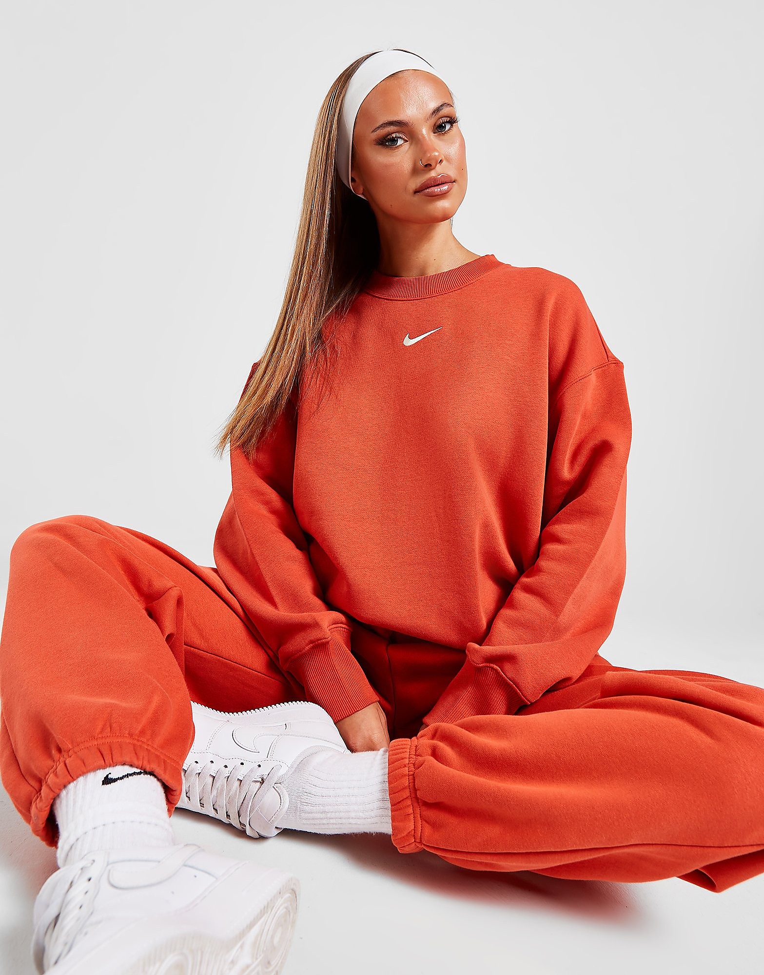 

Nike Phoenix Fleece Oversized Crew Sweatshirt - Mantra Orange/Sail - Womens, Mantra Orange/Sail