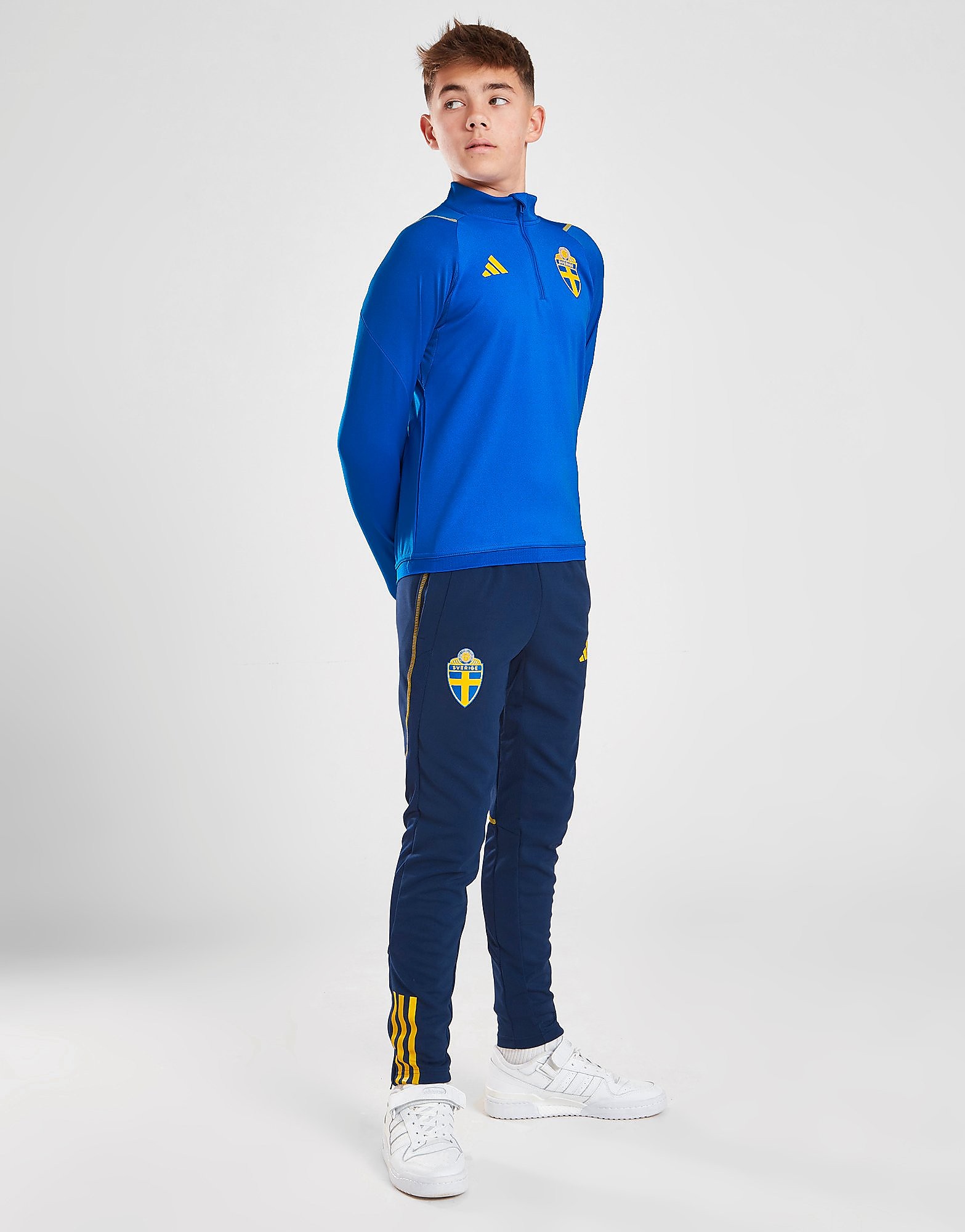 

adidas Sweden Training Pants Junior - Team Navy Blue 2 / Eqt Yellow - Kids, Team Navy Blue 2 / Eqt Yellow