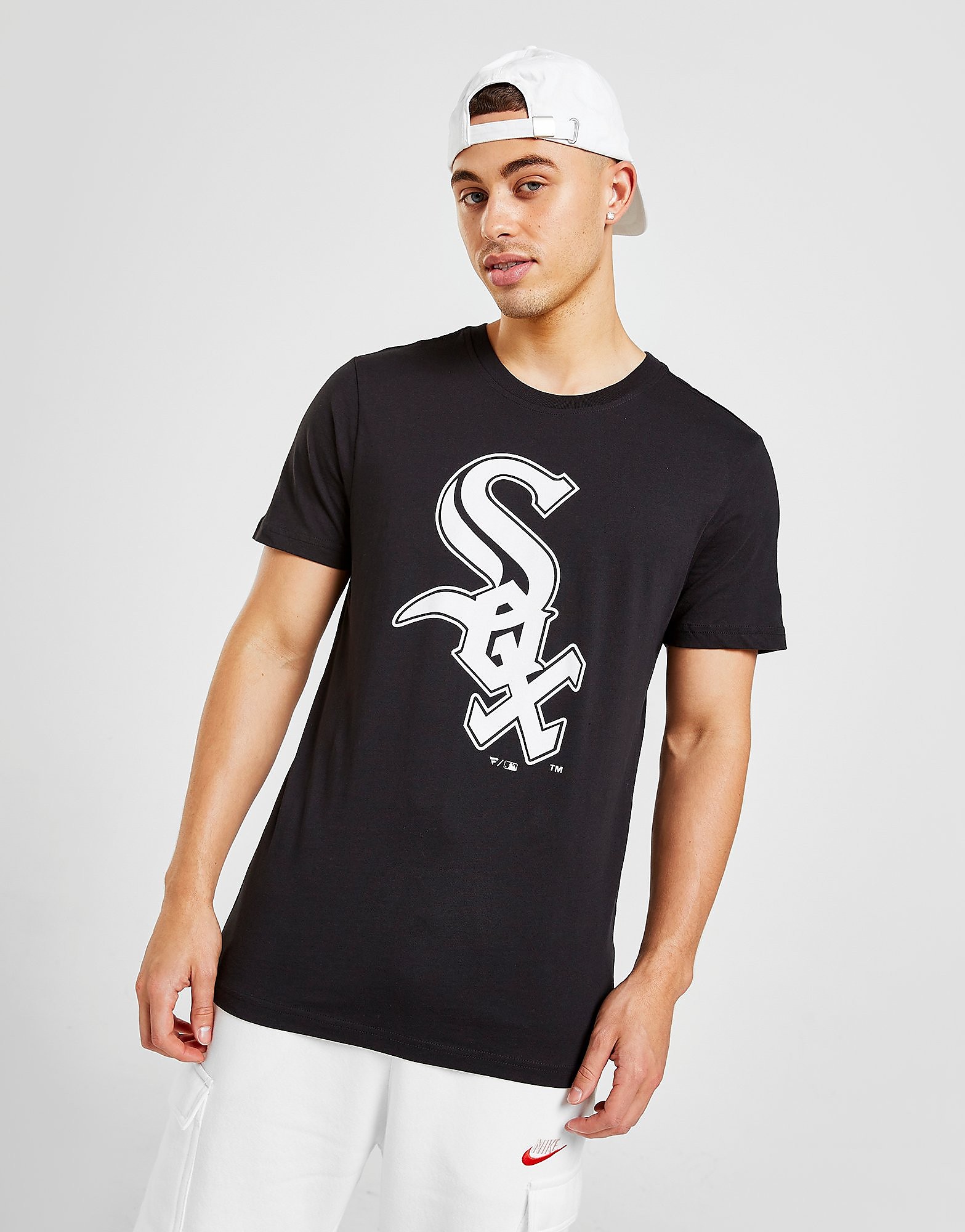 

Official Team MLB Chicago White Sox Logo T-Shirt - Black - Mens, Black