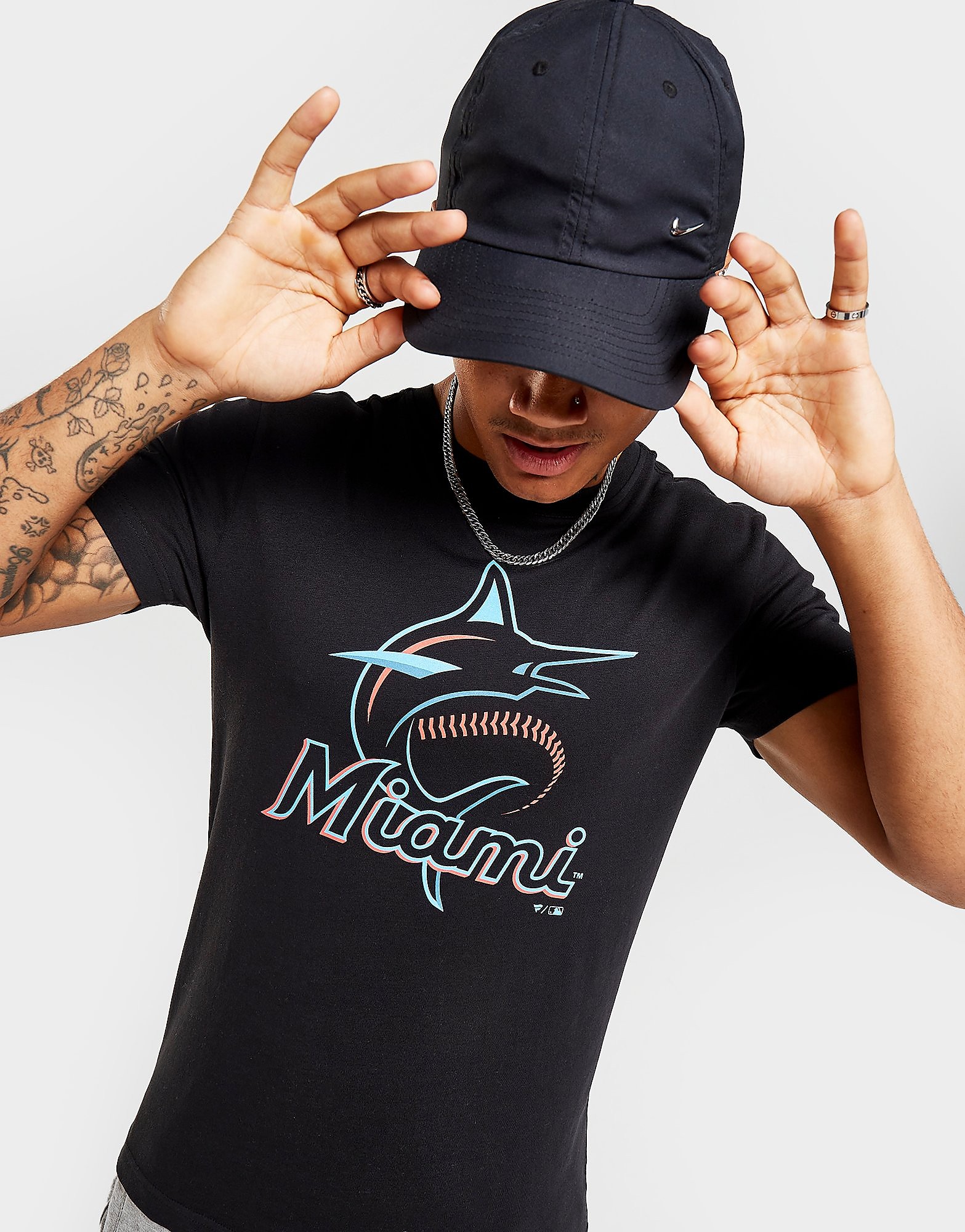 

Official Team MLB Miami Marlins Logo T-Shirt - Black - Mens, Black