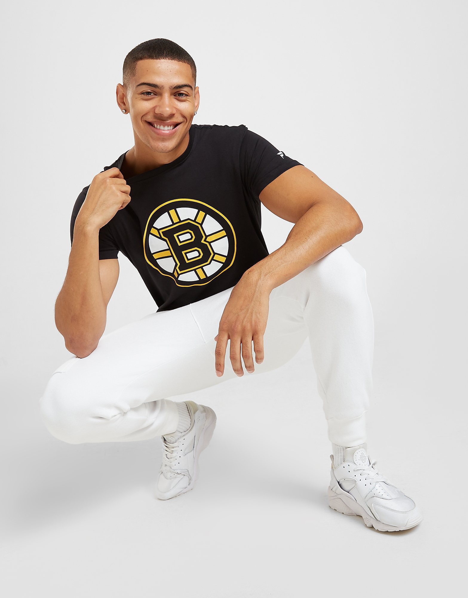 

Official Team NHL Boston Bruins Logo T-Shirt - Black - Mens, Black