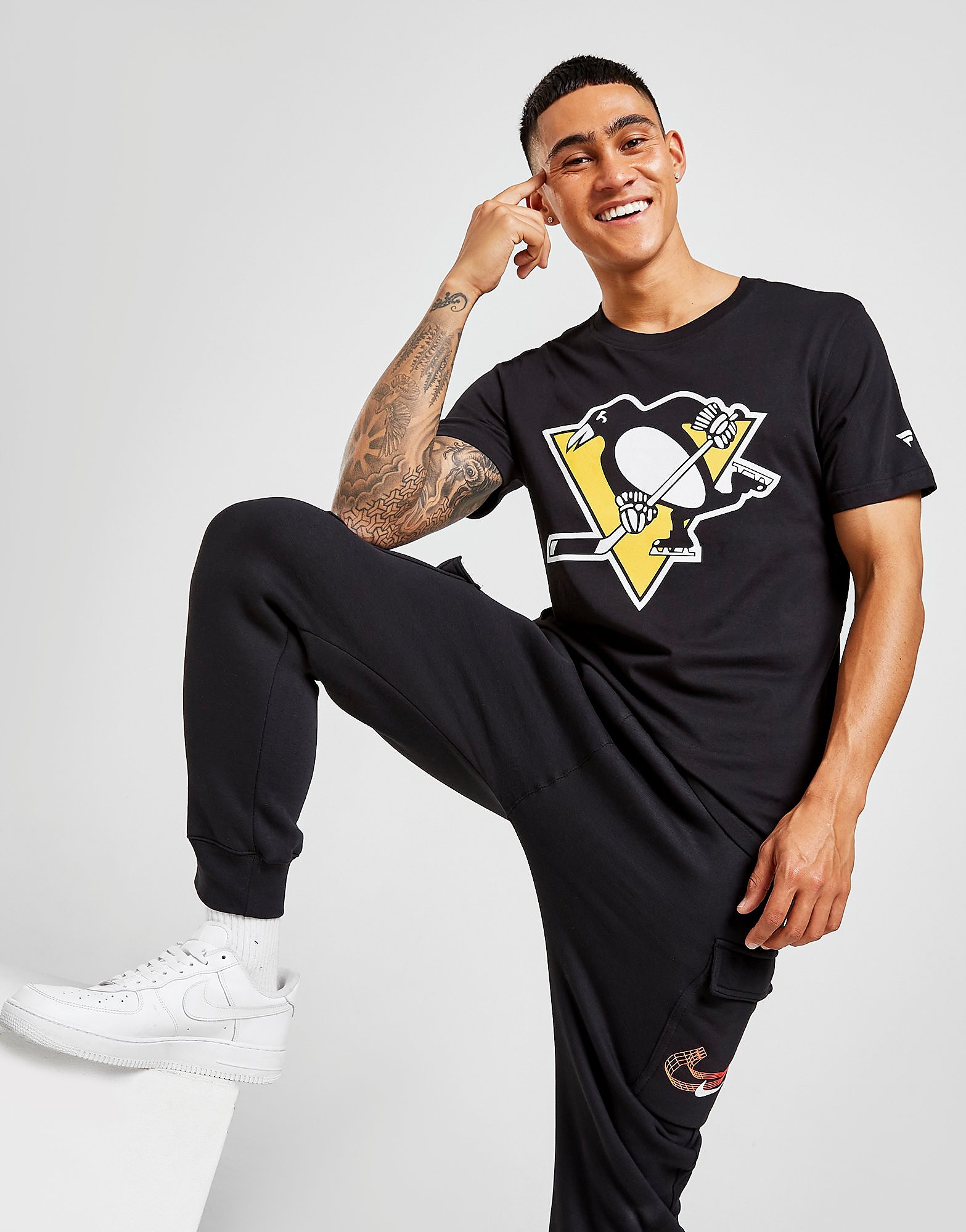 

Official Team NFL Pittsburgh Penguins Logo T-Shirt - Black - Mens, Black