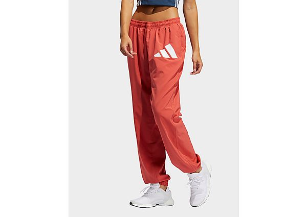 adidas Pantalon Woven Badge of Sport - Crew Red / White, Crew Red / White
